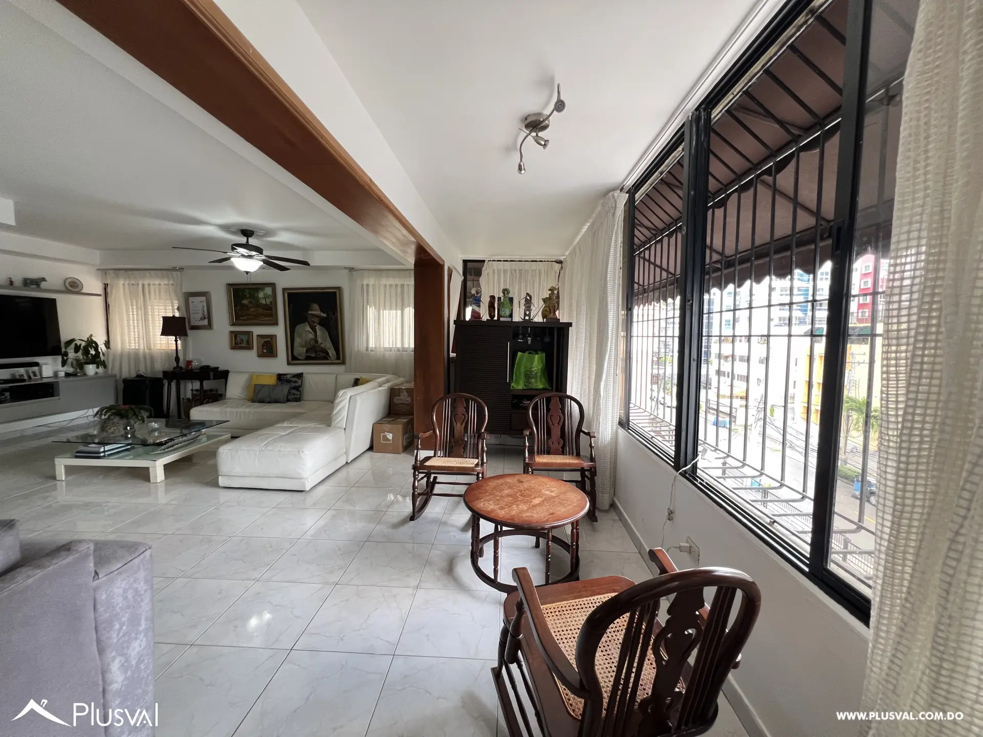 Espacioso apartamento clásico con terraza privada y vista panorámica 494965