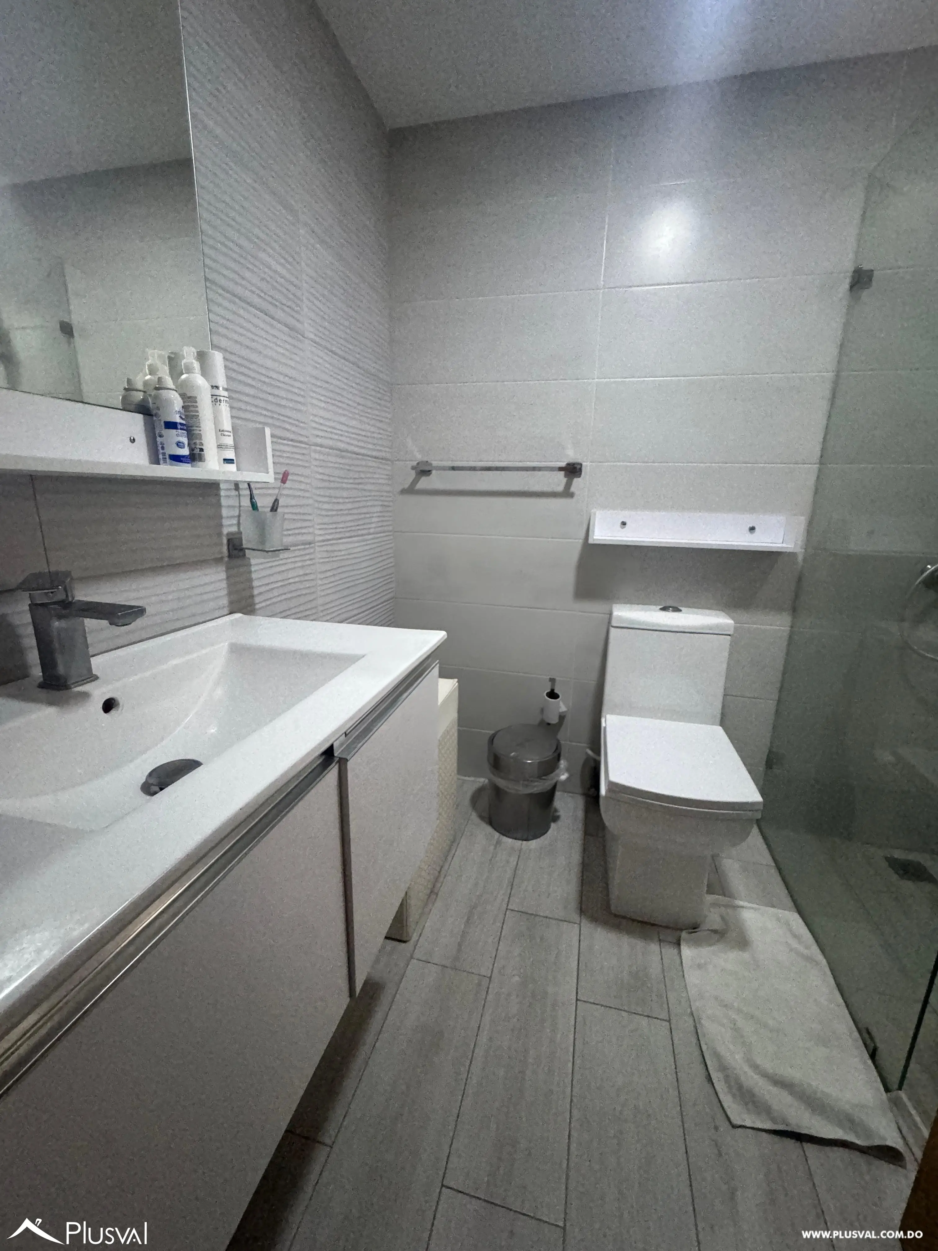 Venta de moderno apartamento en Evaristo Morales 492784