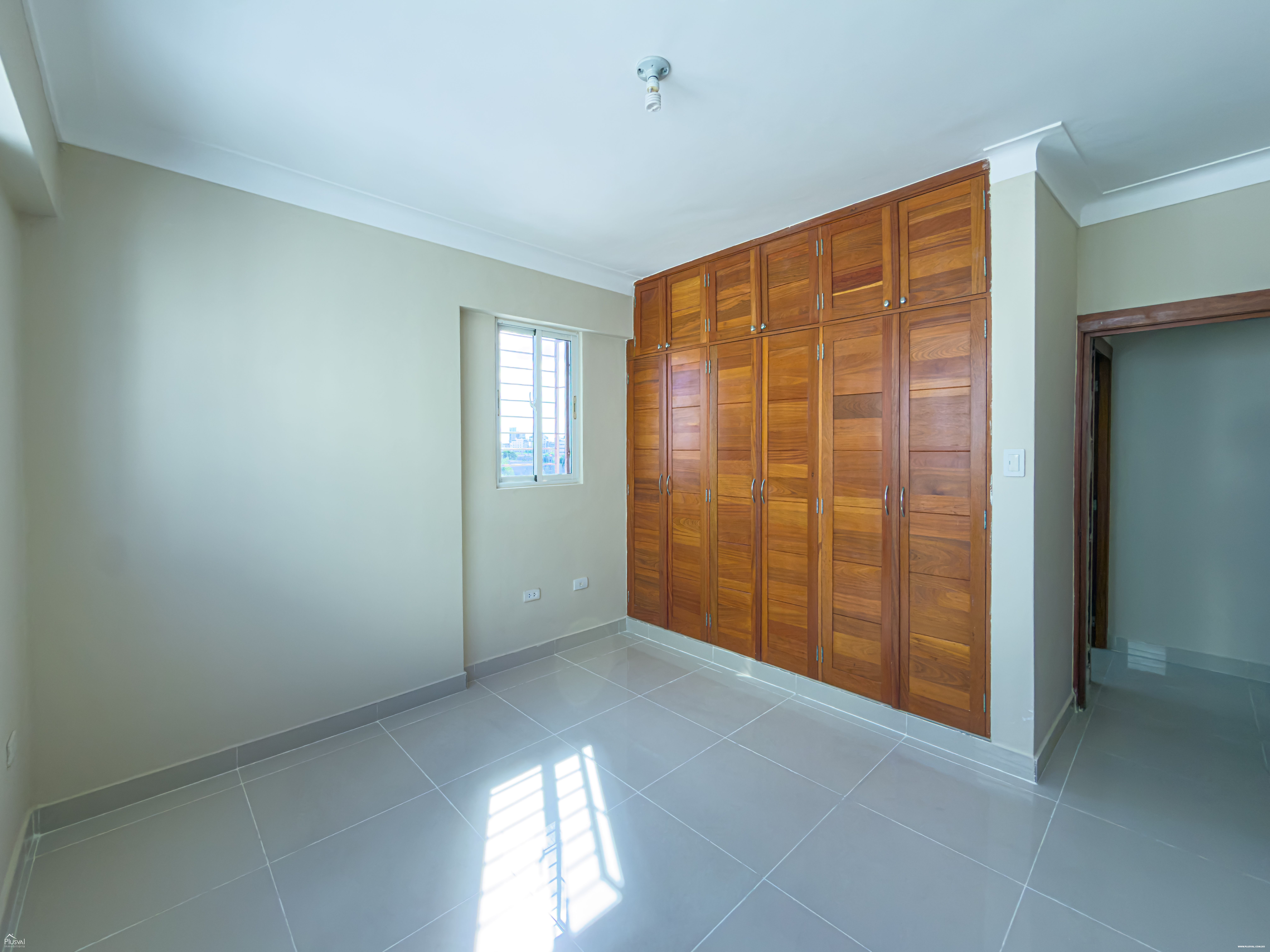 Apartamento en Alquiler 6to nivel en Los Restauradores con 3 Habitaciones 476339