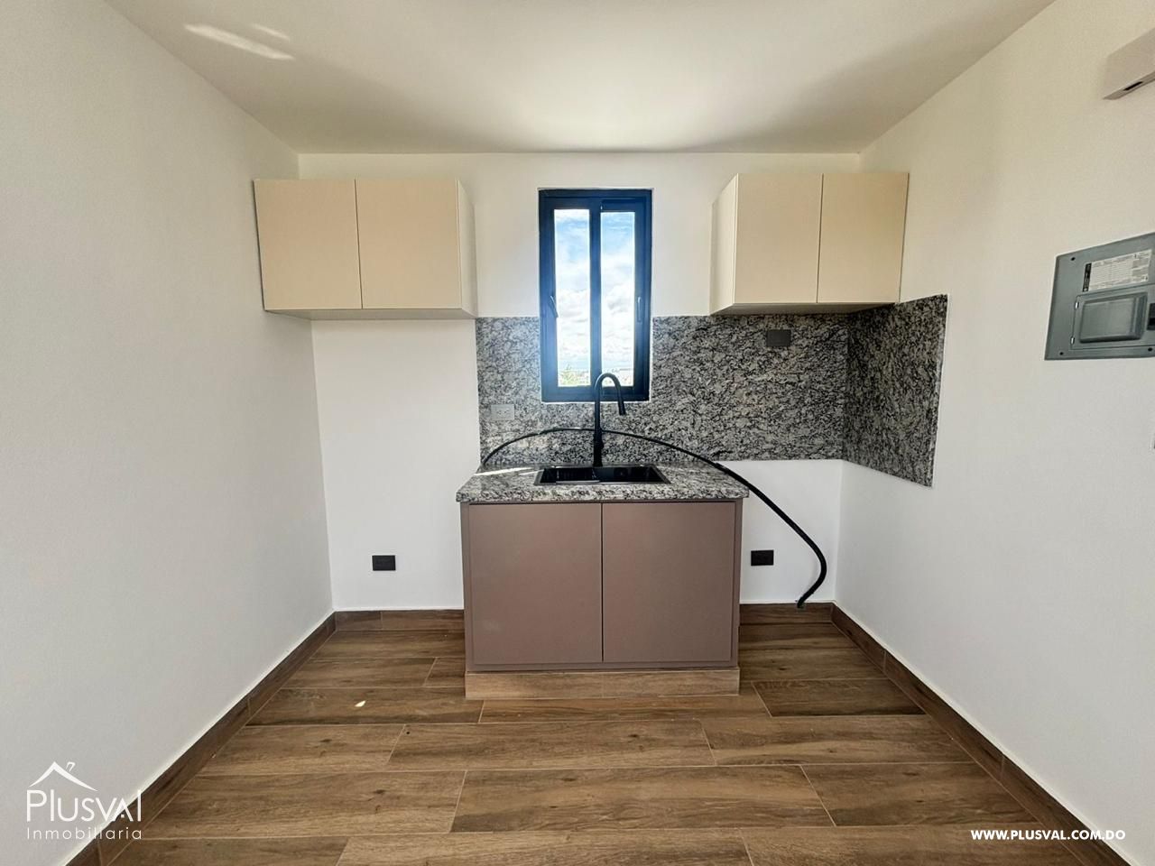 Apartamento en Alquiler Primer Nivel  Residencial Privado con Patio 463717