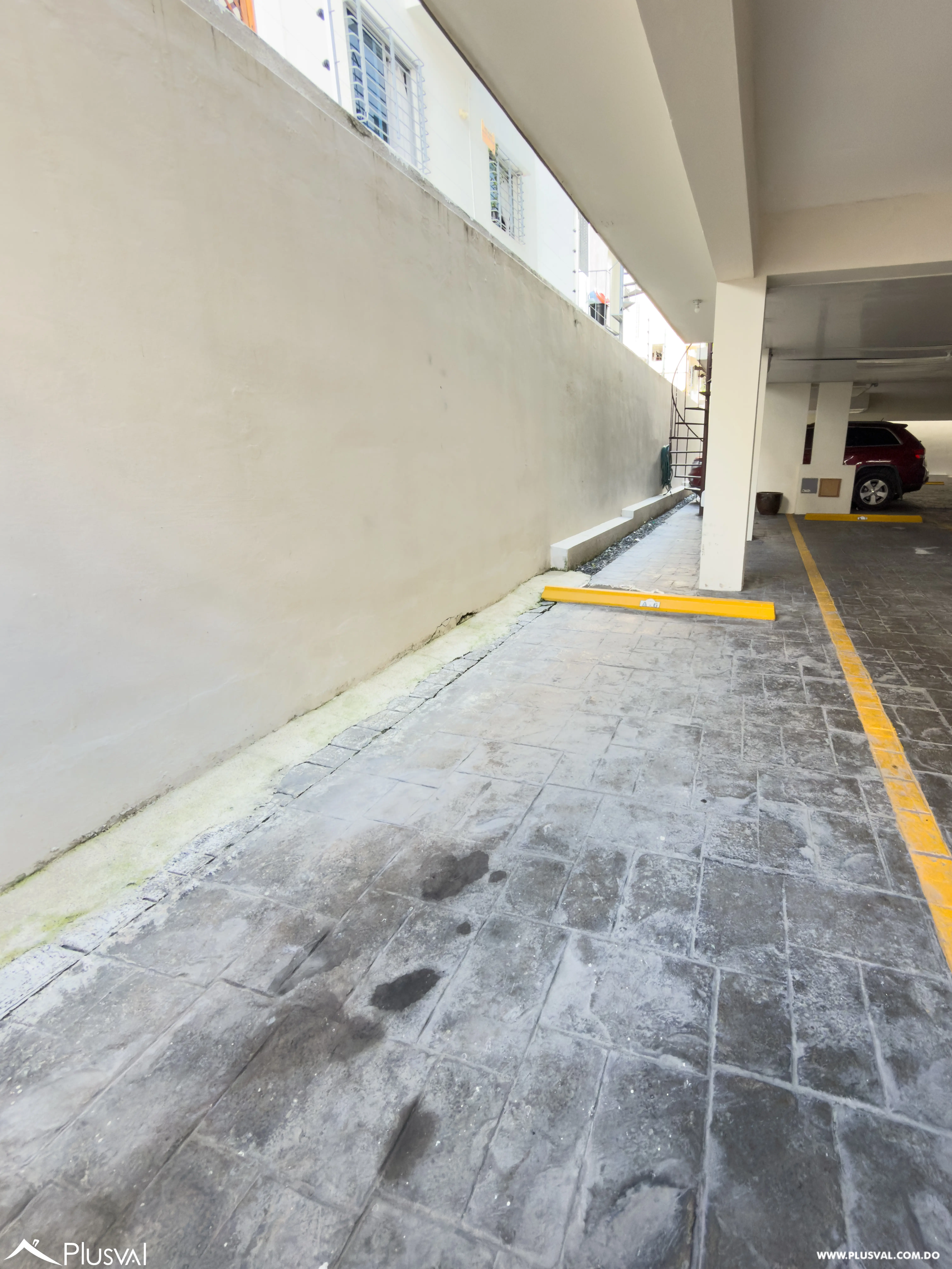 Apartamento en Alquiler 6to nivel en Los Restauradores con 3 Habitaciones 476322