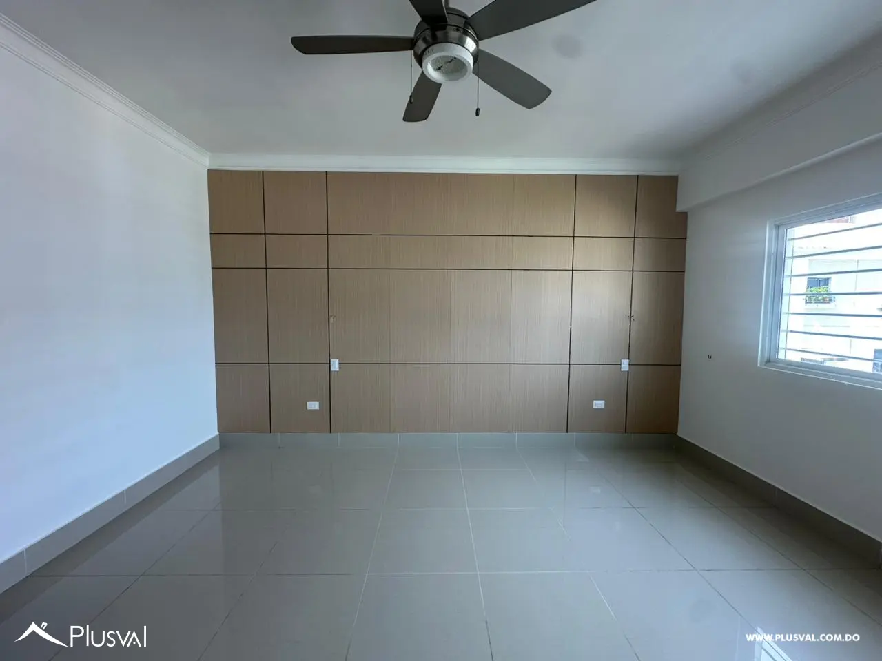Alquiler de apartamento de 3 habitaciones en Evaristo Morales 470016