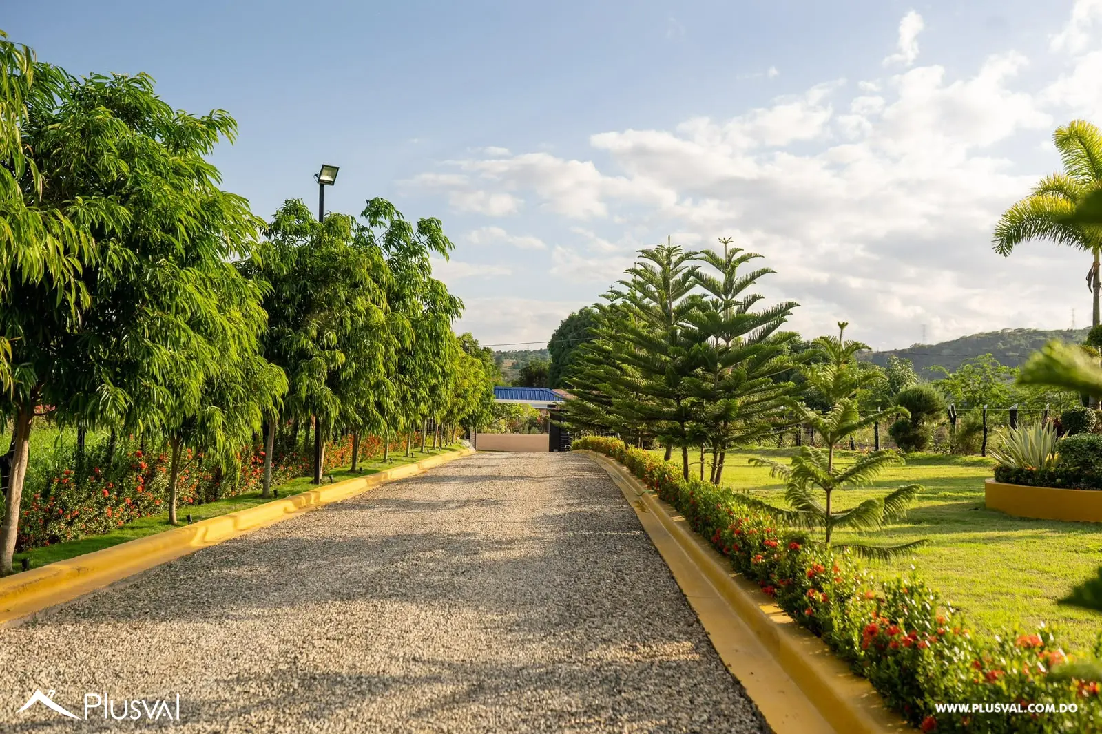 Villa tipo casa de campo en madera rodeada de naturaleza, a solo 30 minutos del Santiago Centro. 527462