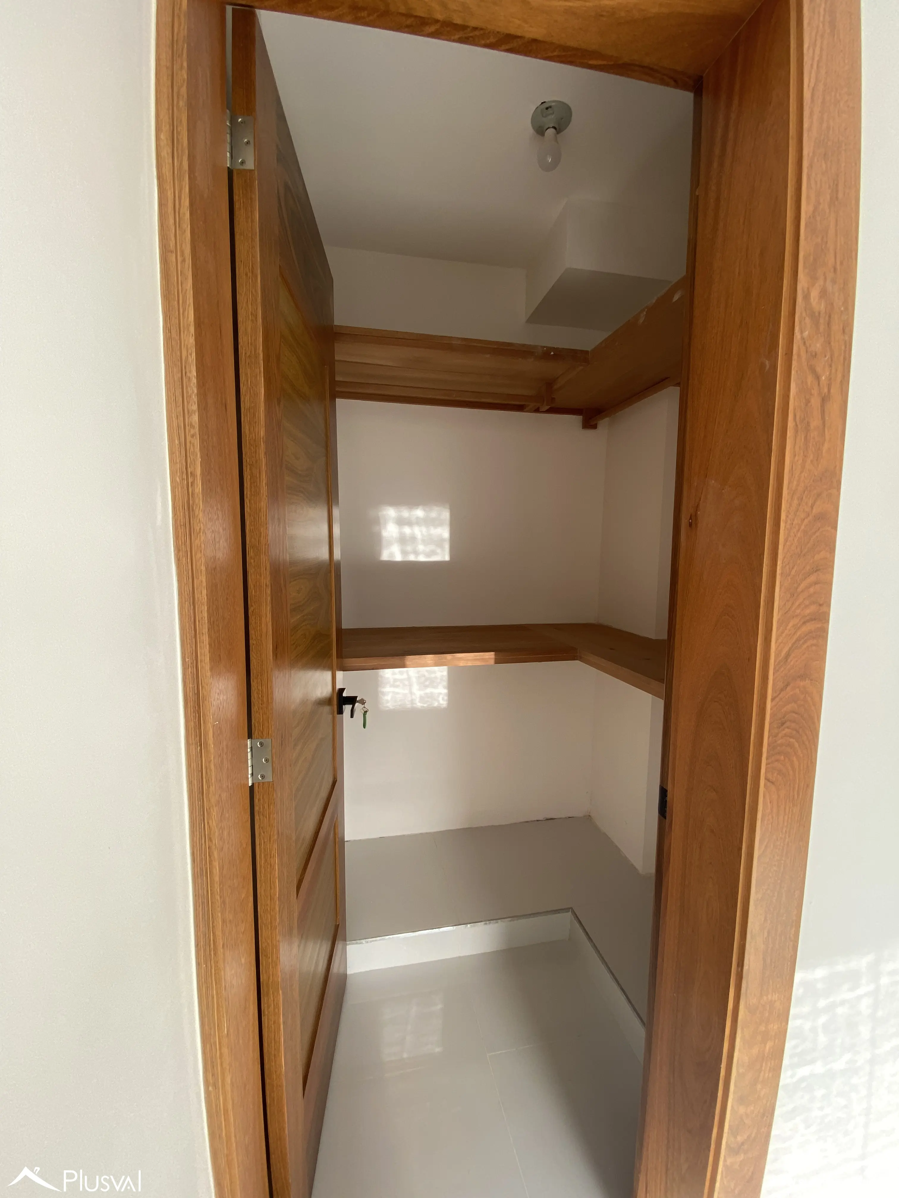 Apartamento en 4to nivel con ascensor, ubicado en una moderna torre próxima al Aeropuerto Internacional del Cibao, ideal para vivir o invertir. 518557