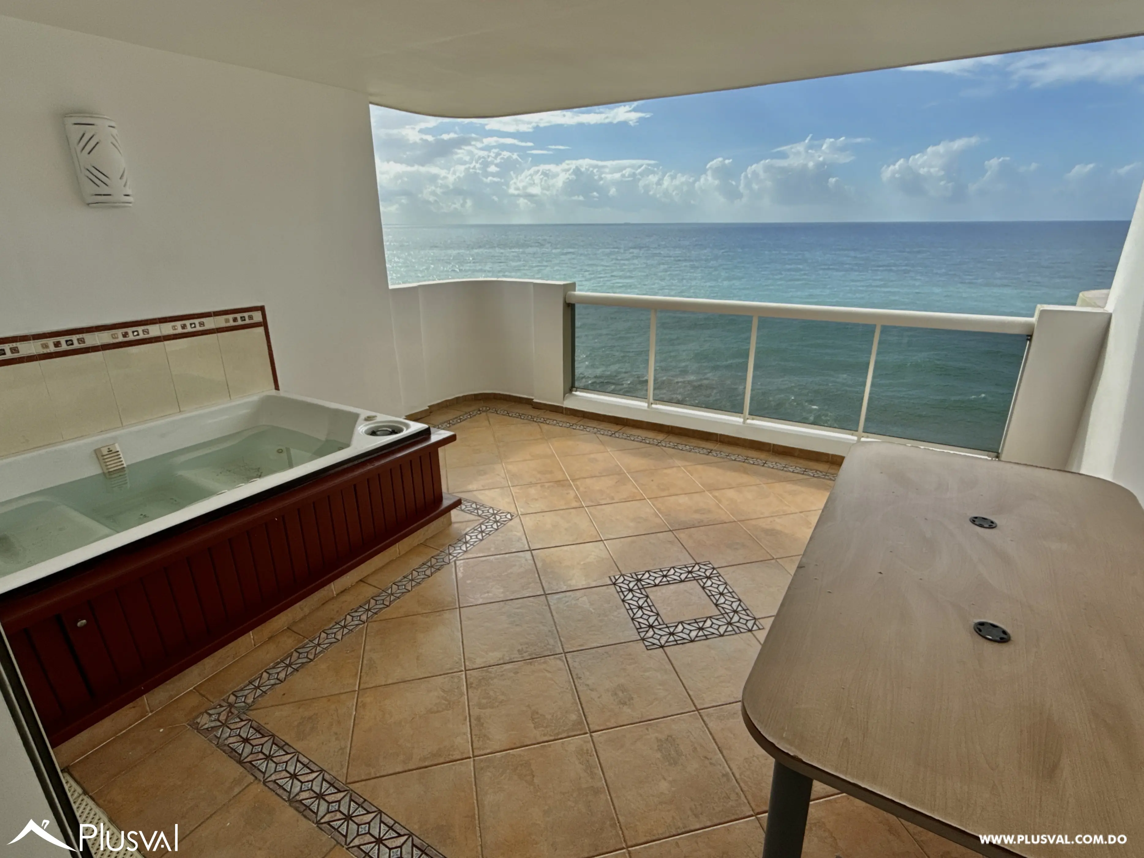 Apartamento amueblado piso 10 con espectacular vista al mar, jacuzzi privado, 4 balcones en Malecón Santo Domingo 506596