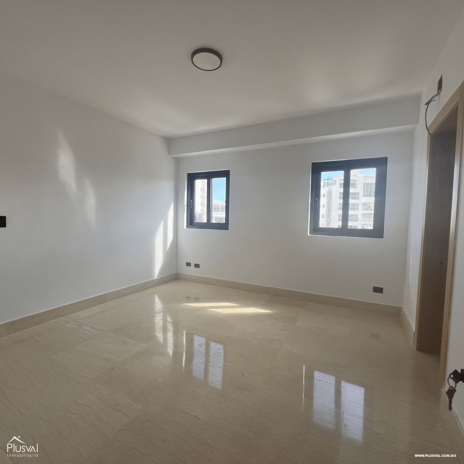 Alquilo apartamento con vista en piso alto 416093