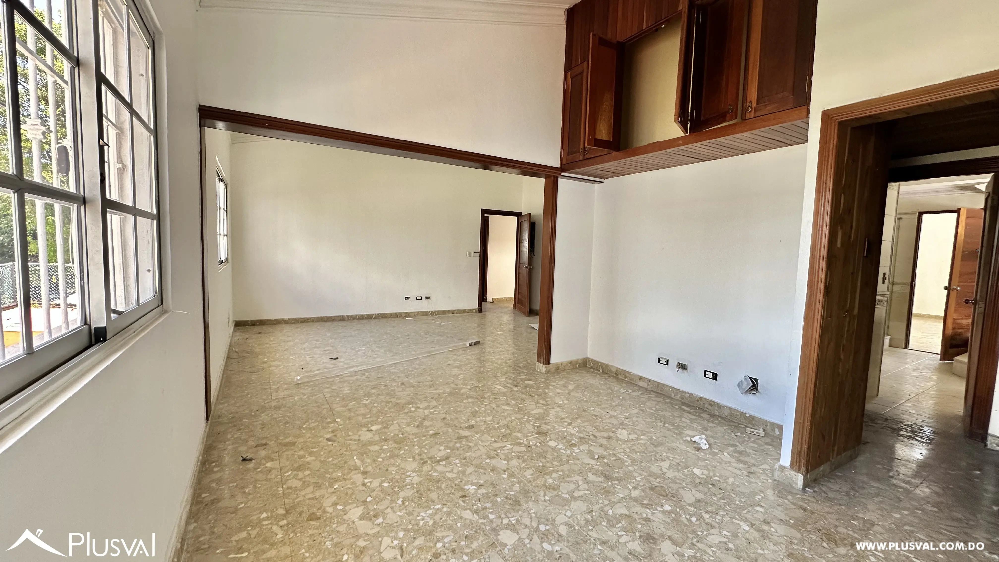 Casa Comercial en Alquiler en Los Prados | 2 Niveles y 7 Parqueos 499888