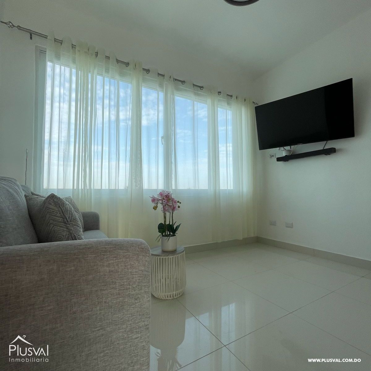 Apartamento amueblado en cuarto piso, con 76.18 m2 en terraza de techo 424393