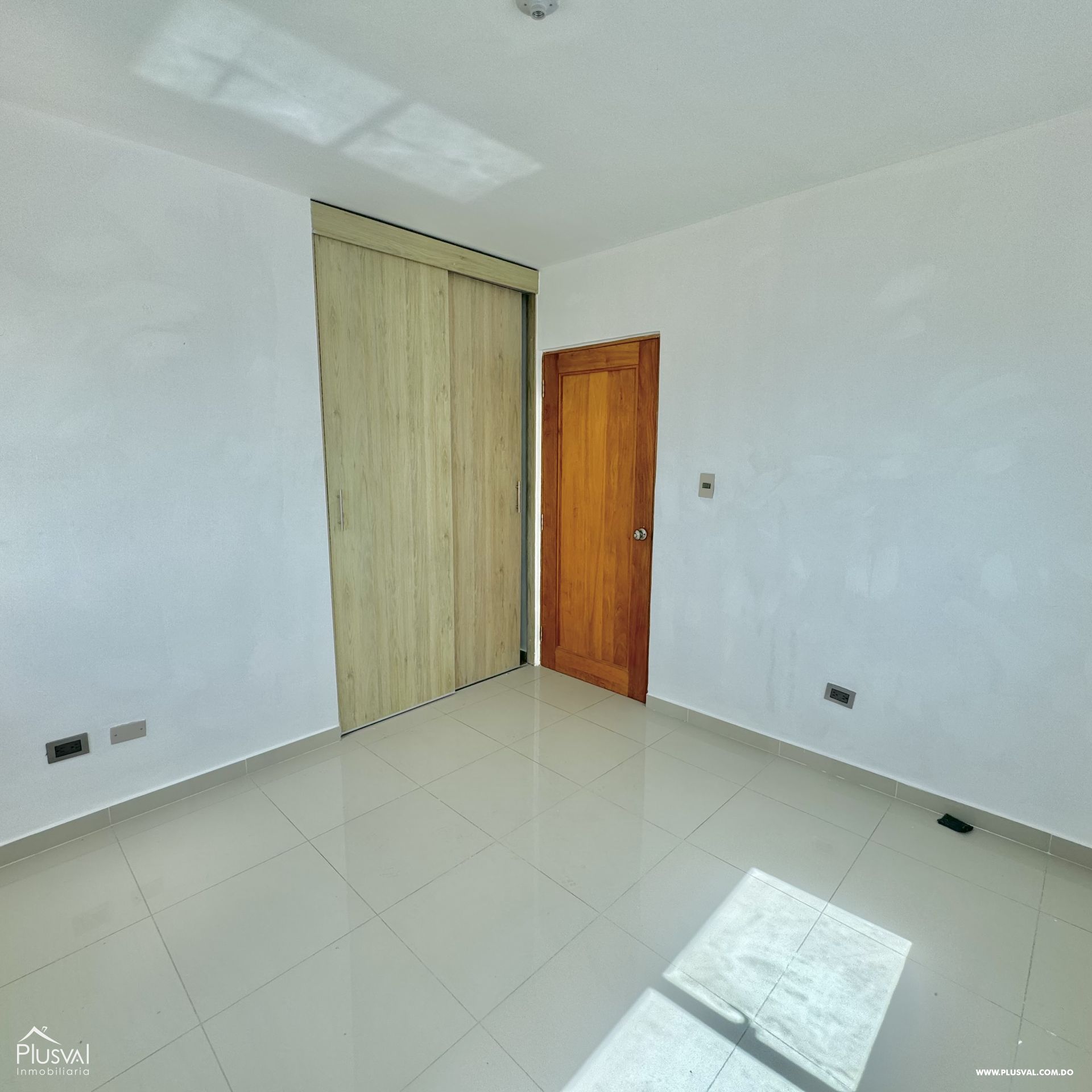 Amplio Apartamento en Alquiler nuevo en Colinas del Arroyo 434786