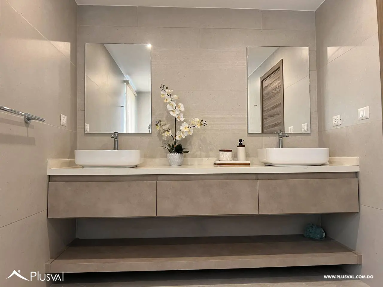 Casa en alquiler amueblada moderna de 4 habitaciones  en Cocotal Golf & Country Club 508060