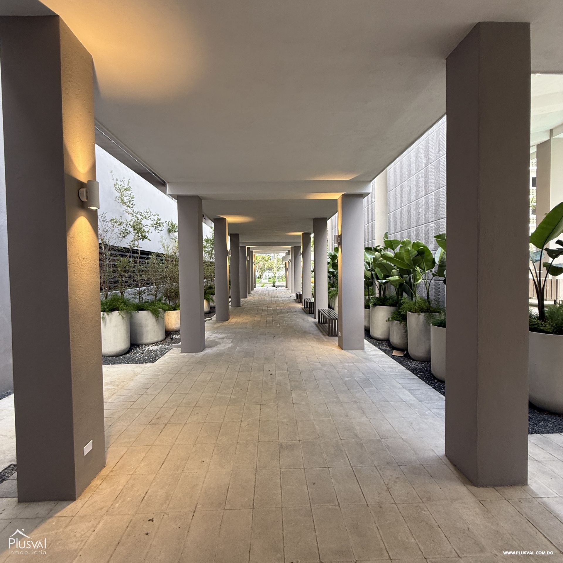 Impresionante apartamento de 2 habitaciones en venta en el malecón, un oasis urbano en el corazón de Santo Domingo 428207