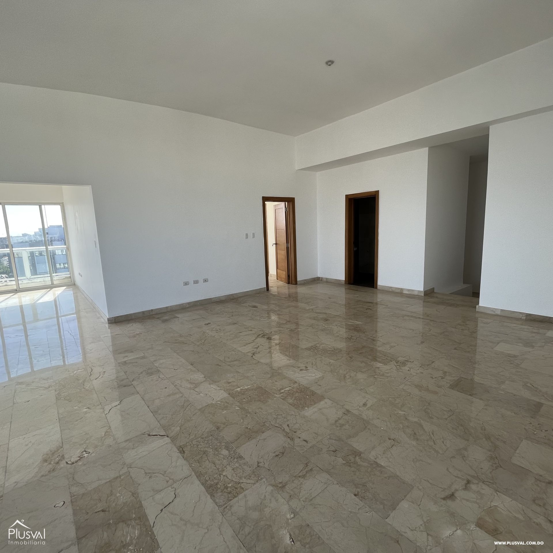 Venta de apartamento de 3 habitaciones en el sector de Evaristo Morales 293904