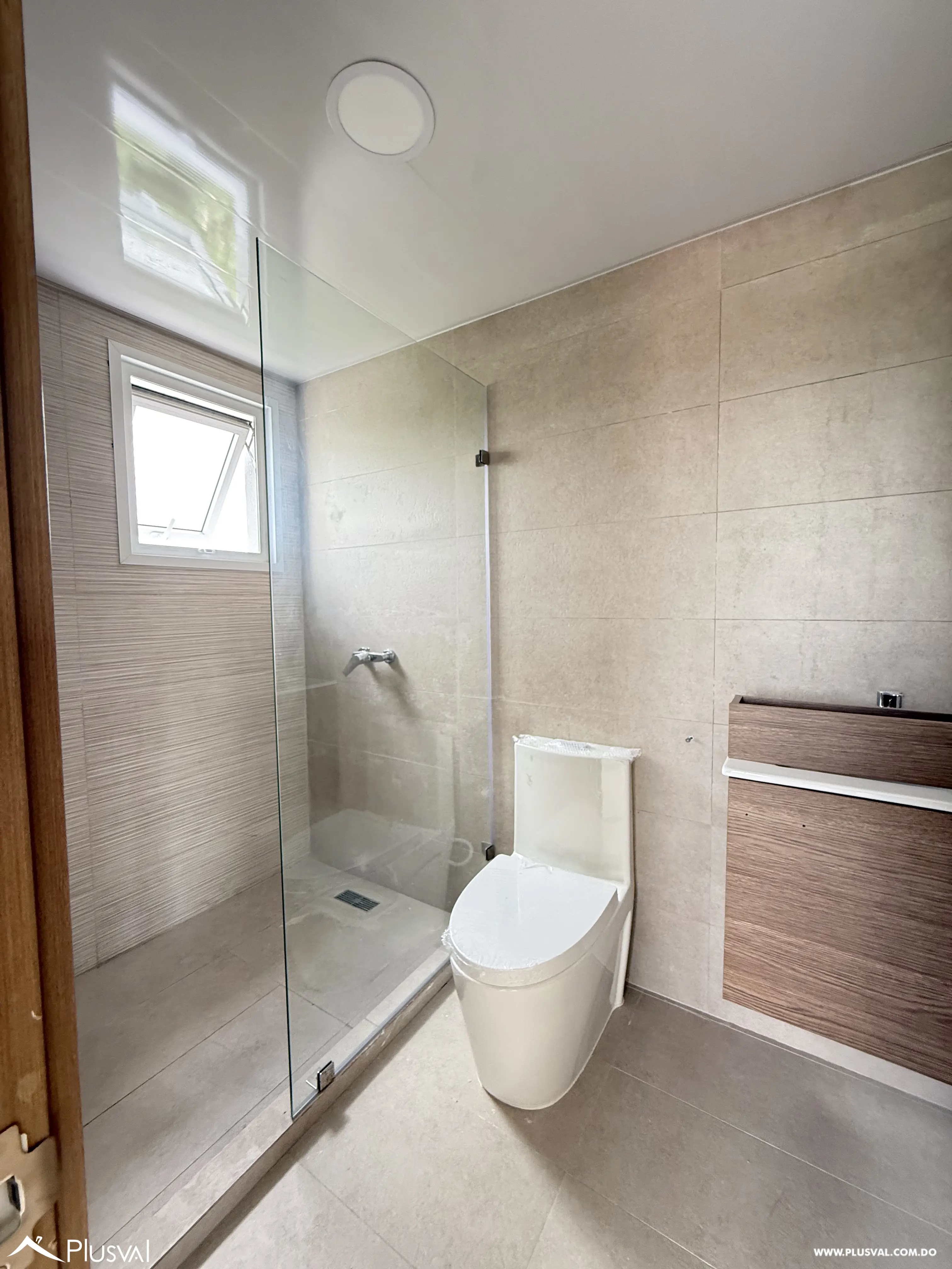 Apartamento en venta en Juan Dolio,  a 5 minutos de la playa.  Nuevo para estrenar. 485954