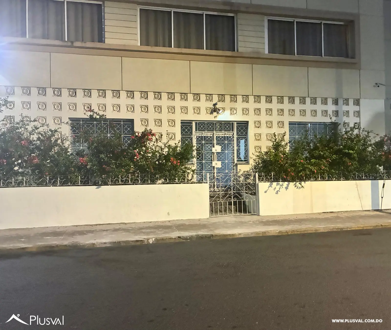 Local comercial para oficinas y centros profesionales en Gazcue 519656