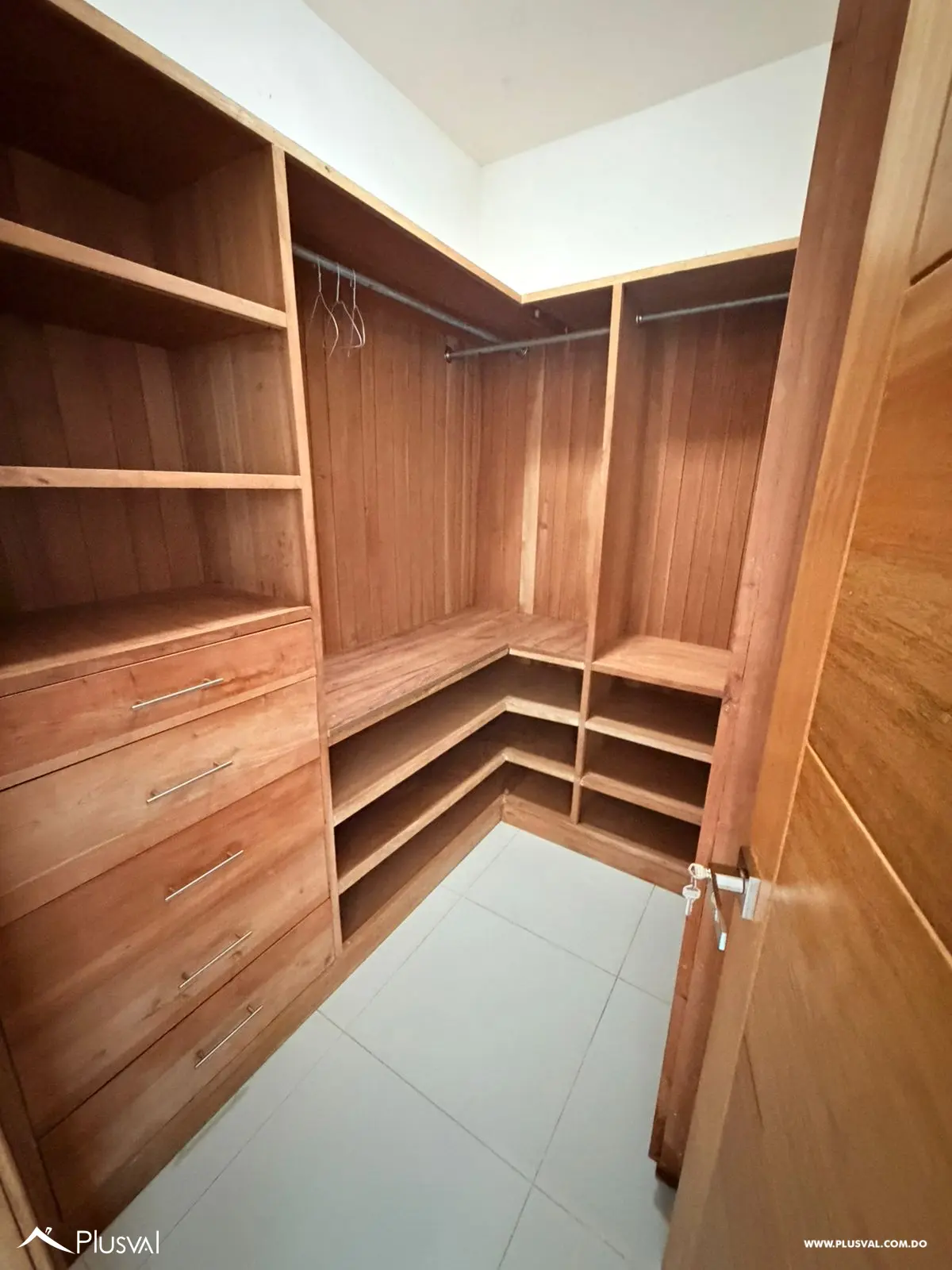 Espacioso apartamento en alquiler en Bella Vista 481864