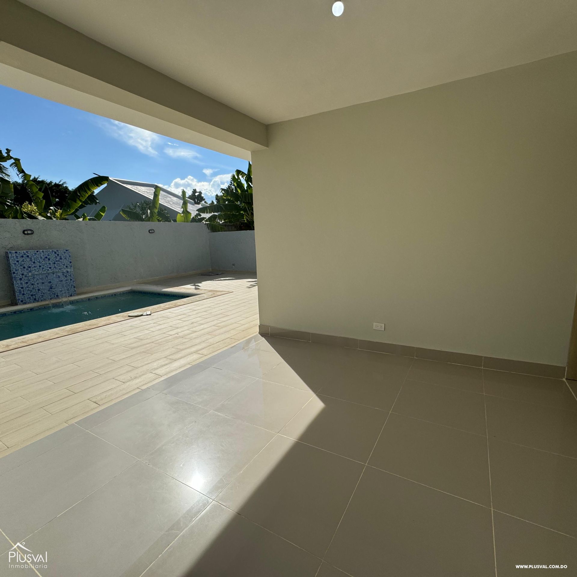 Villa de dos niveles con Piscina en venta ubicada en el corazón de Cabarete, a pocos minutos de la playa 385503