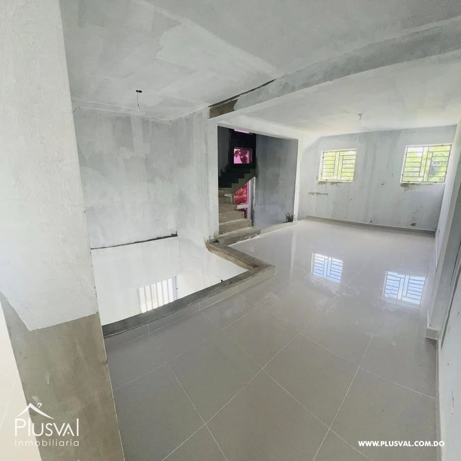 Casa familiar de 3 niveles con piscina en San Francisco de Macorís 436161