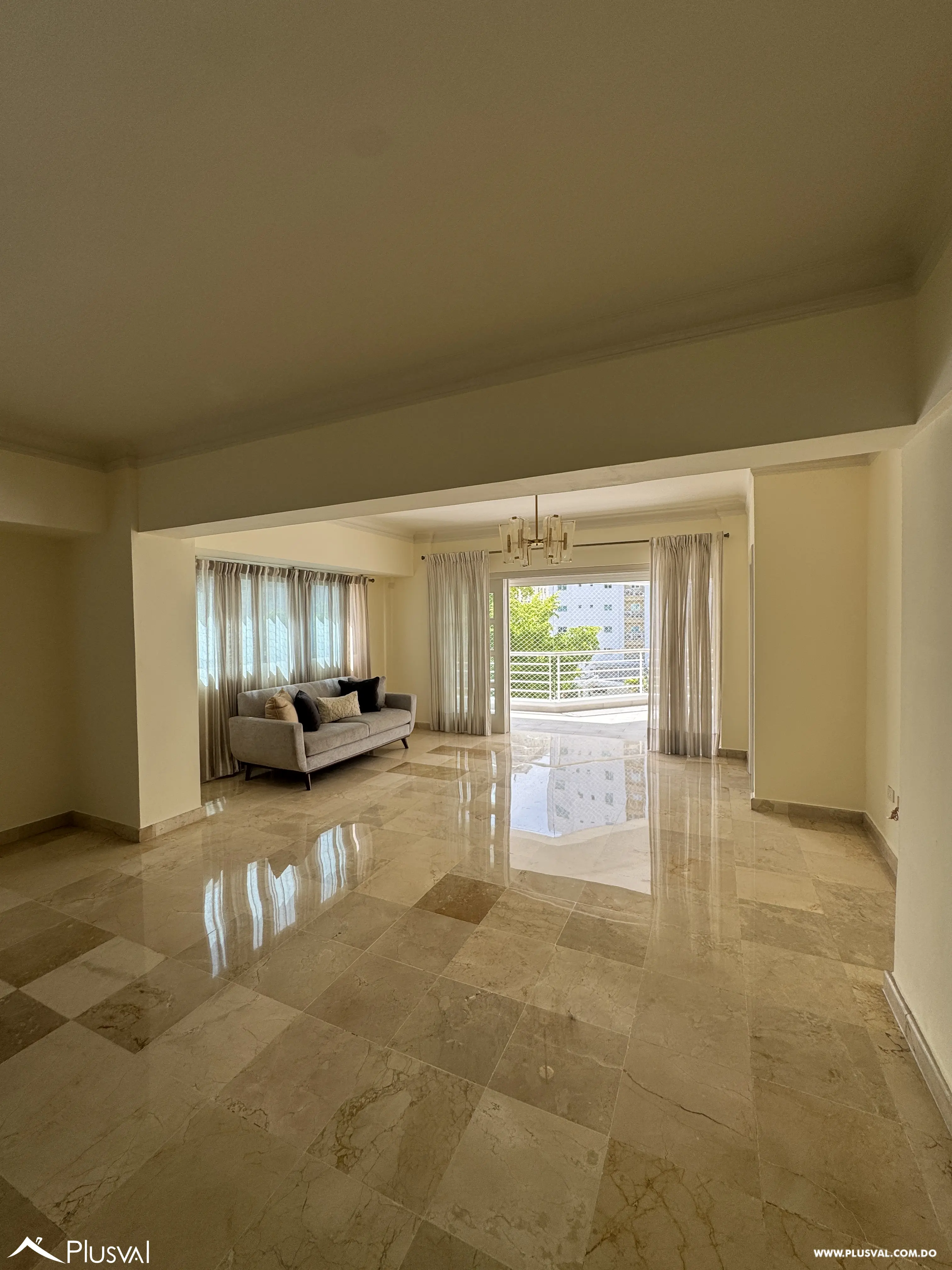 Apartamento en alquiler en Piantini de 3 habitaciones mas estudio 452304
