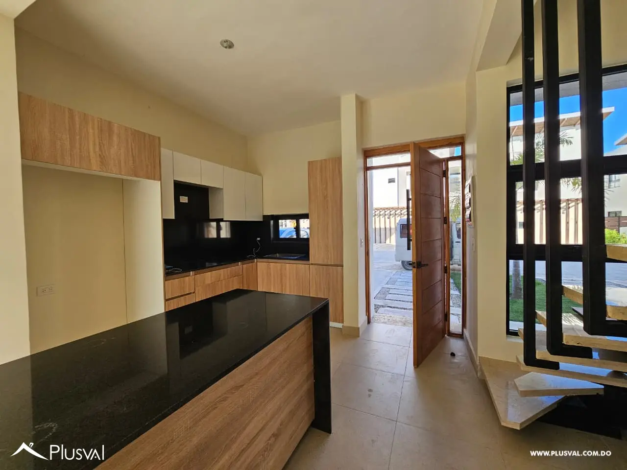 Casa en renta con piscina, terraza y jardín privado, amplios espacios y concepto abierto 477965