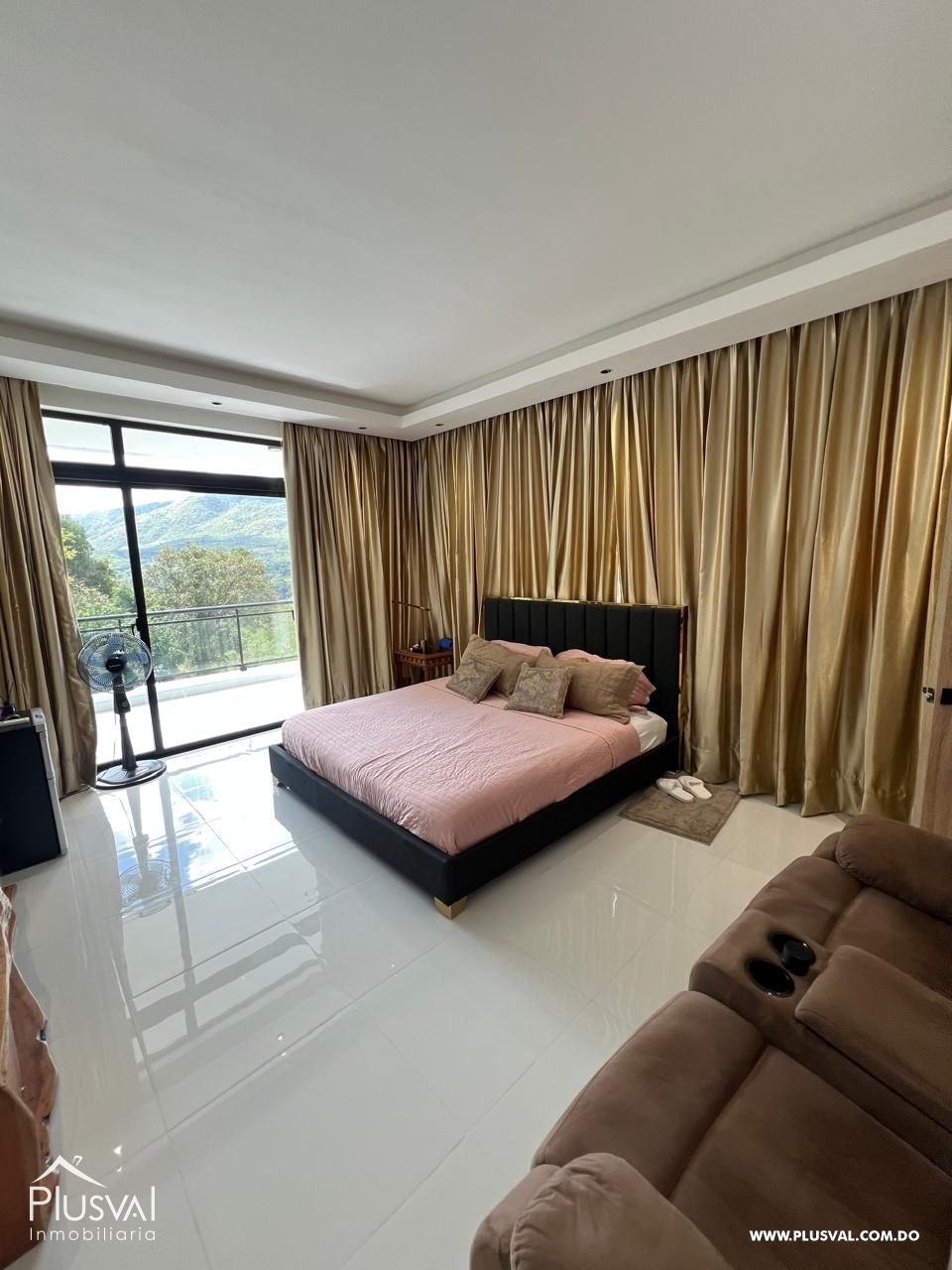 Casa de dos niveles amueblada con piscina en venta 497452