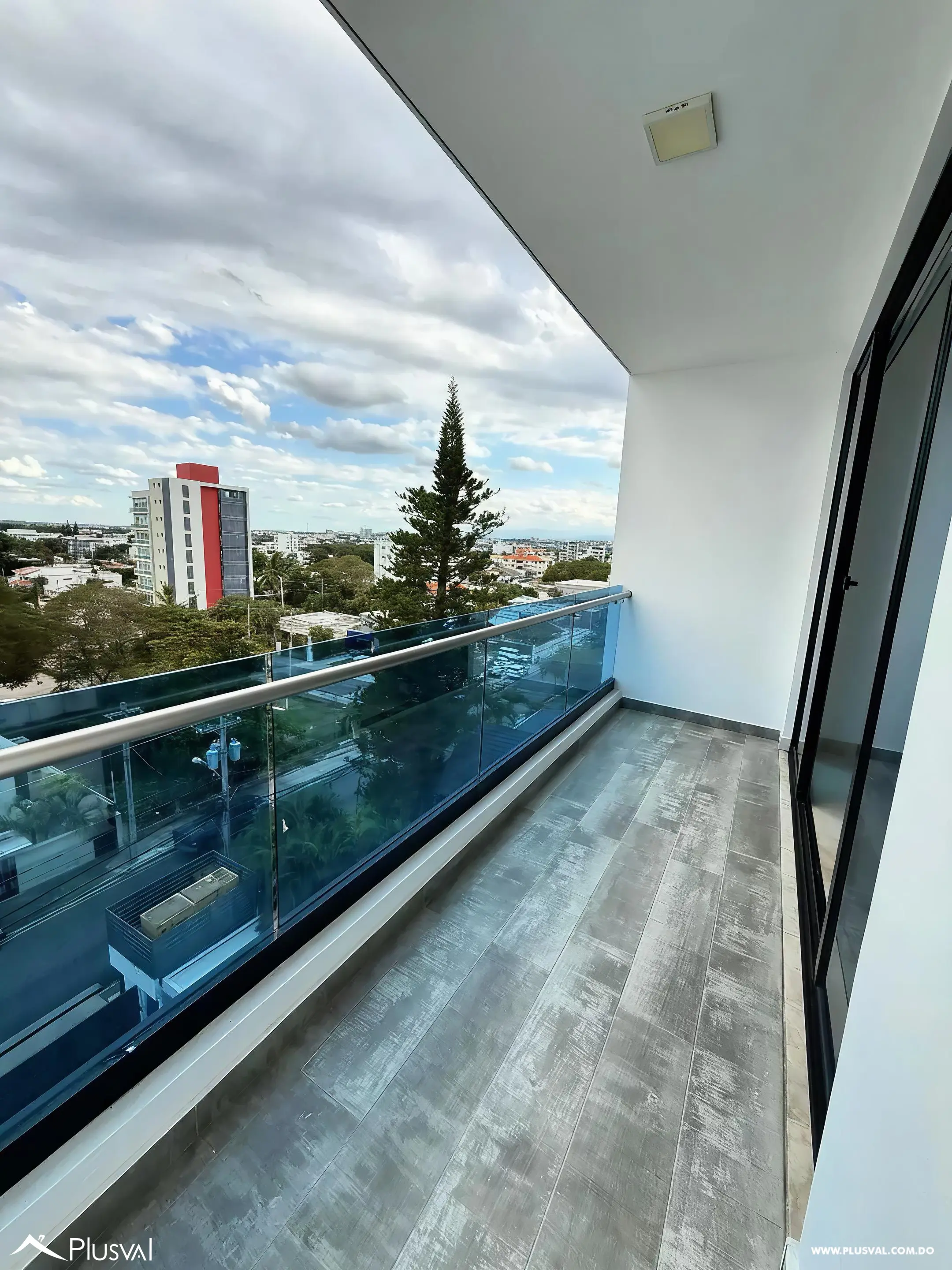 Amplio apartamento en Villa Olga, diseñado con una excelente distribución y abundante luz natural. 510784