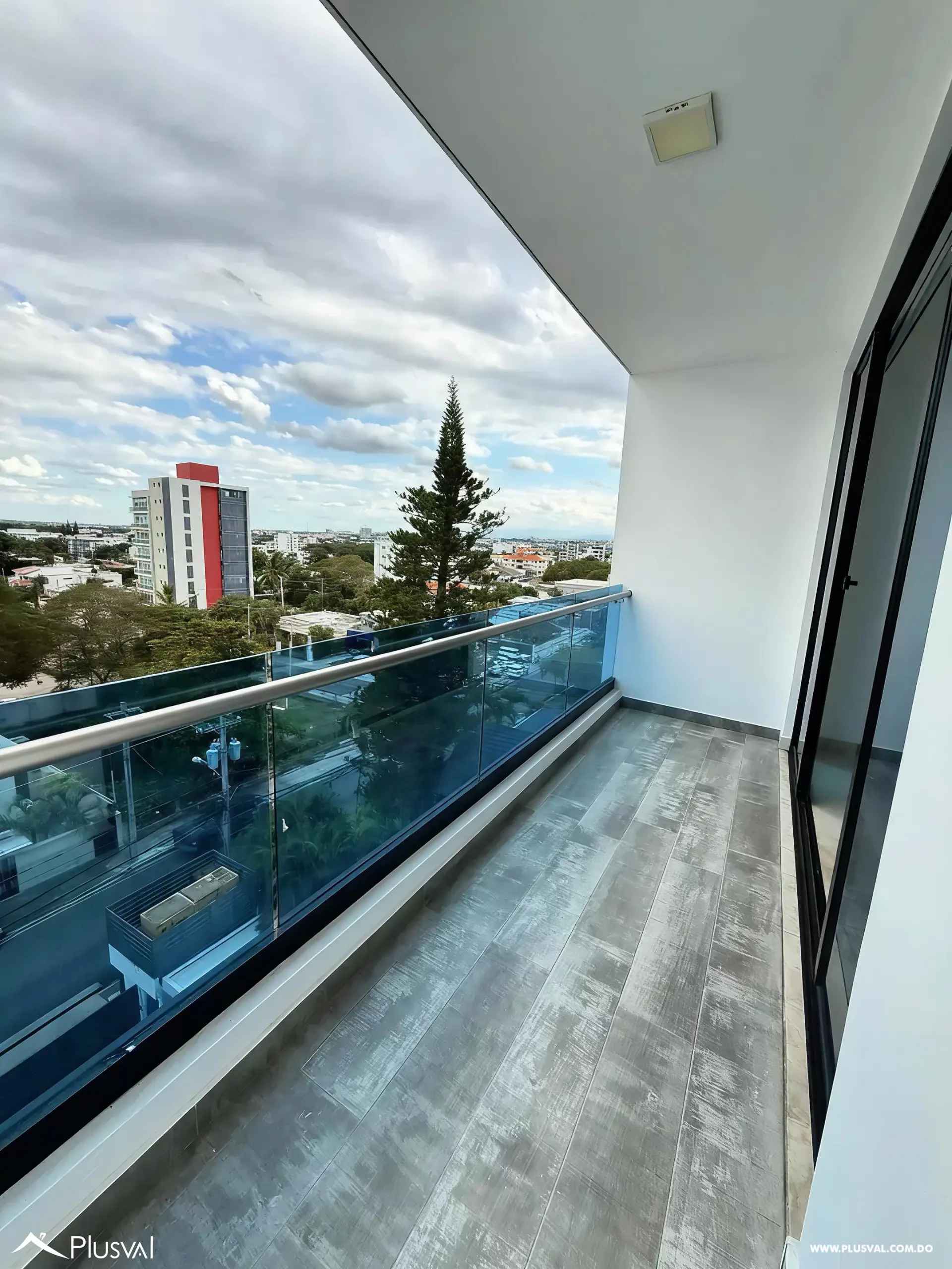 Amplio apartamento en Villa Olga, diseñado con una excelente distribución y abundante luz natural. 510784