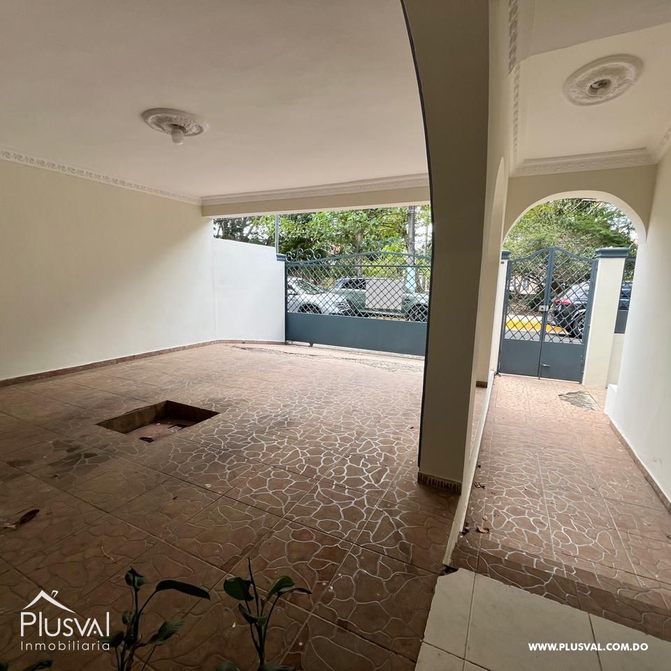 Casa Clásica de 2 Niveles en Residencial Cerrado 428427