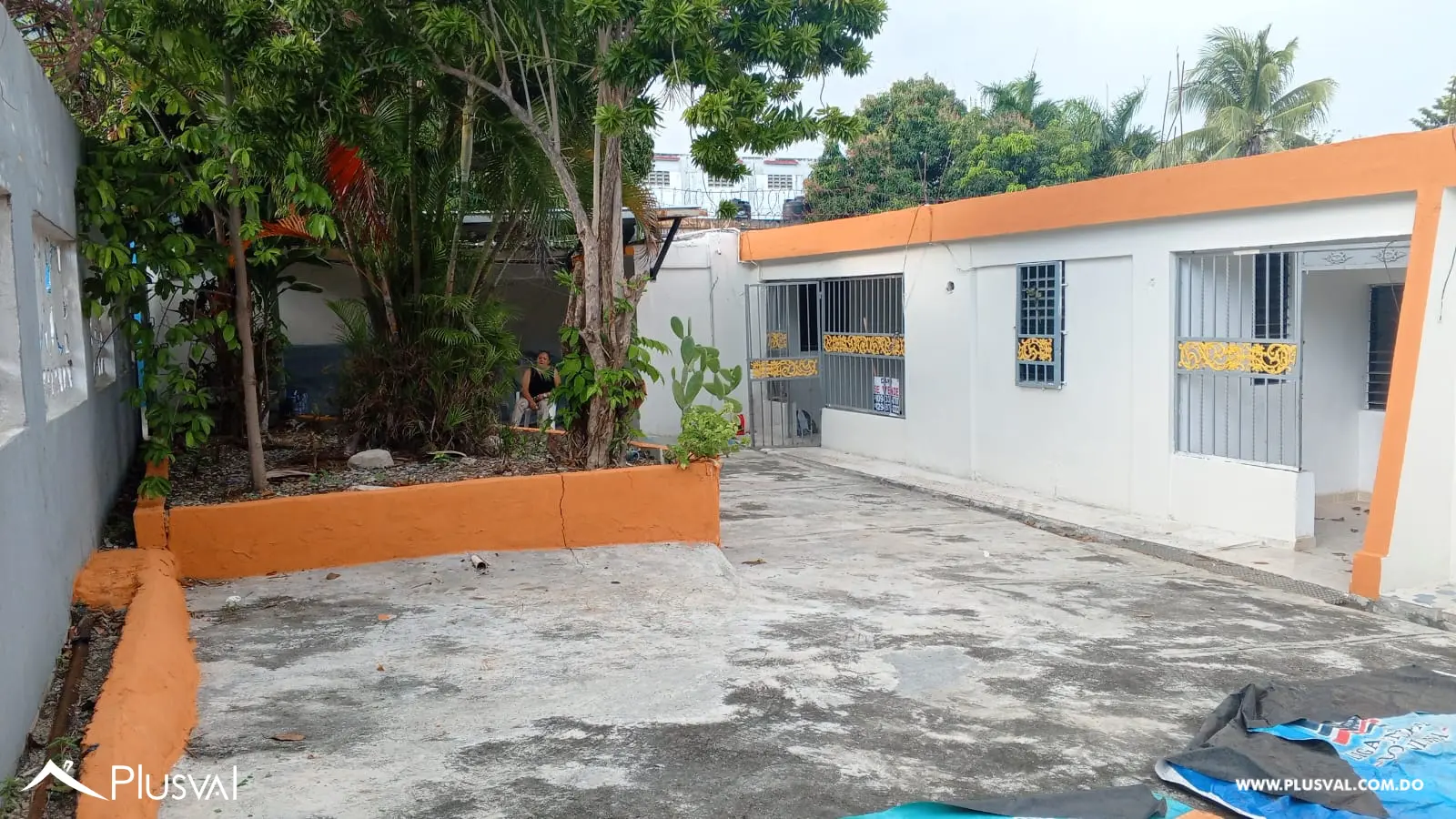 Casa con amplio terreno en Sol de Luz, ideal para uso comercial o desarrollo 499323