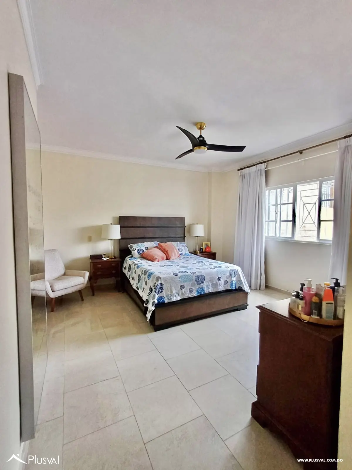 Apartamento en venta en Evaristo Morales, 3 habitaciones y 2 parqueos 534901