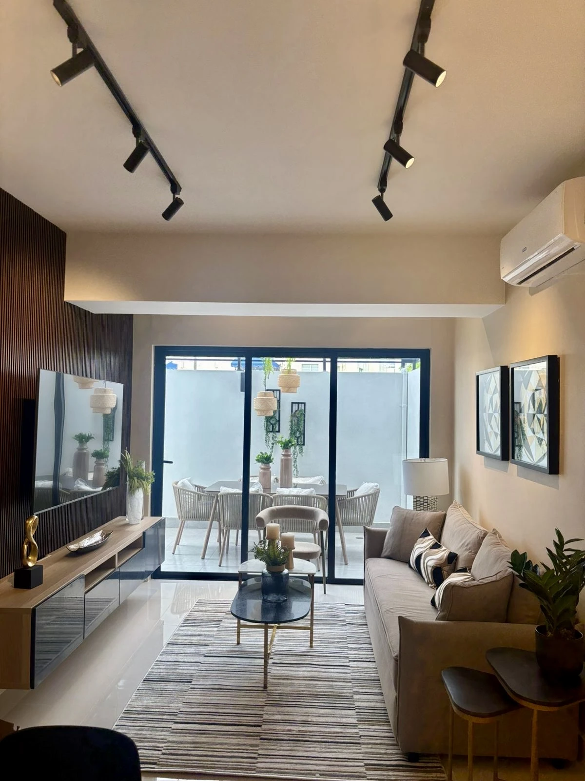 Alquiler Apartamento Amueblado full, 2do piso con Terraza, en Serralles, DN 441878