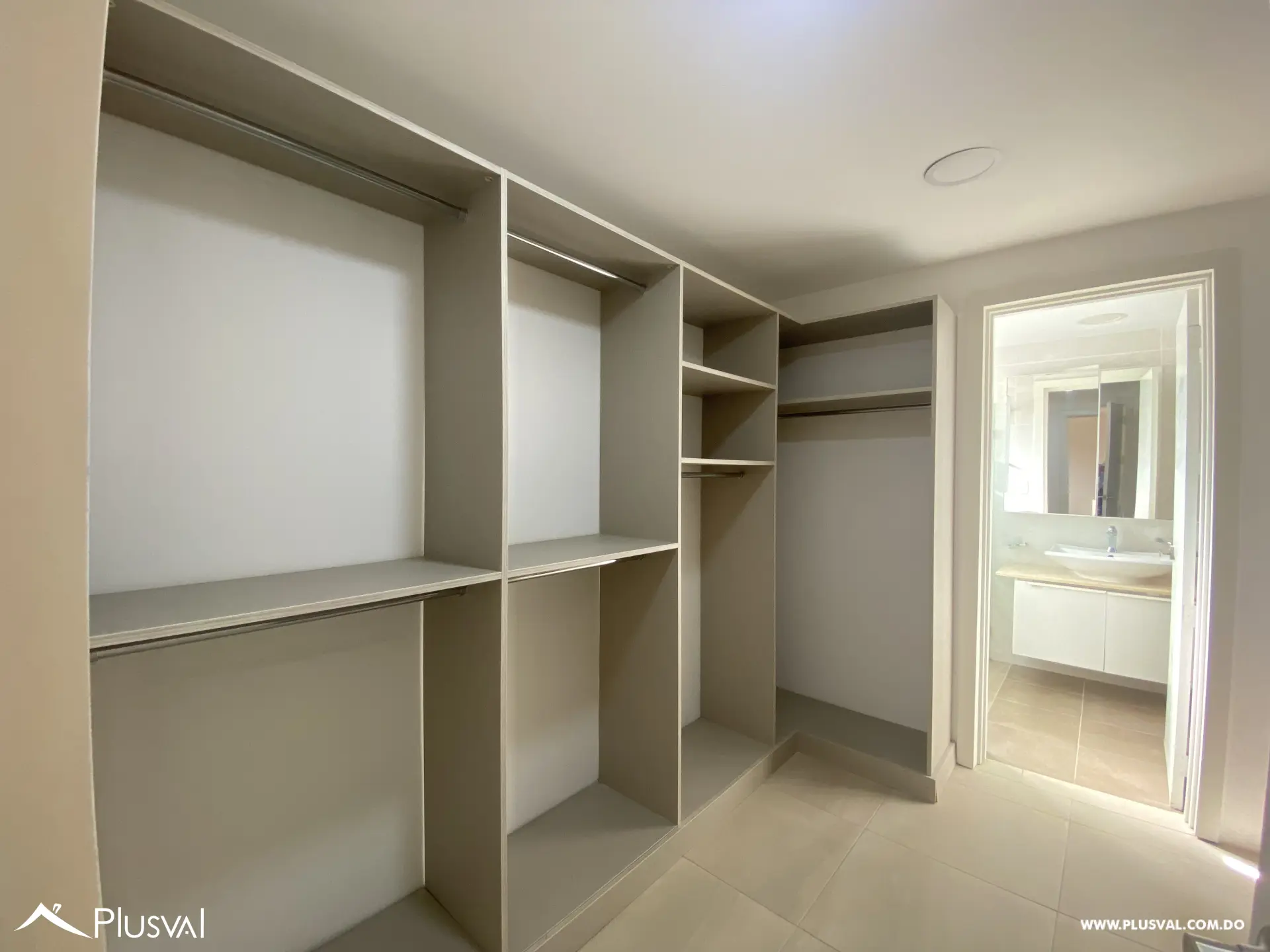 Alquilo Excelente y Amplio Apartamento en Zona Exclusiva en  La Esperilla 467476