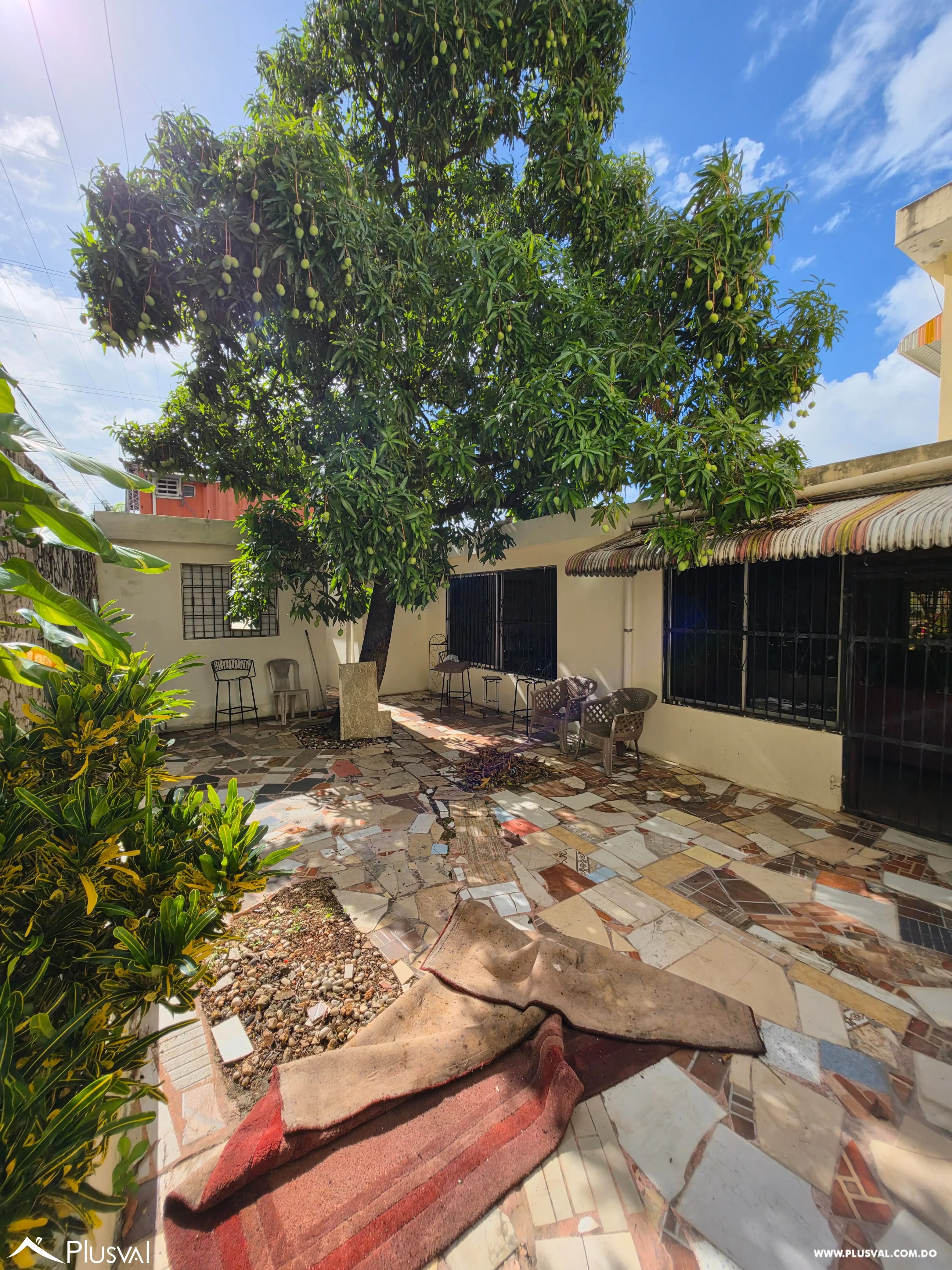 Casa en Venta con Gran Potencial Comercial Próxima a Sabana Larga en Ensanche Ozama 499348