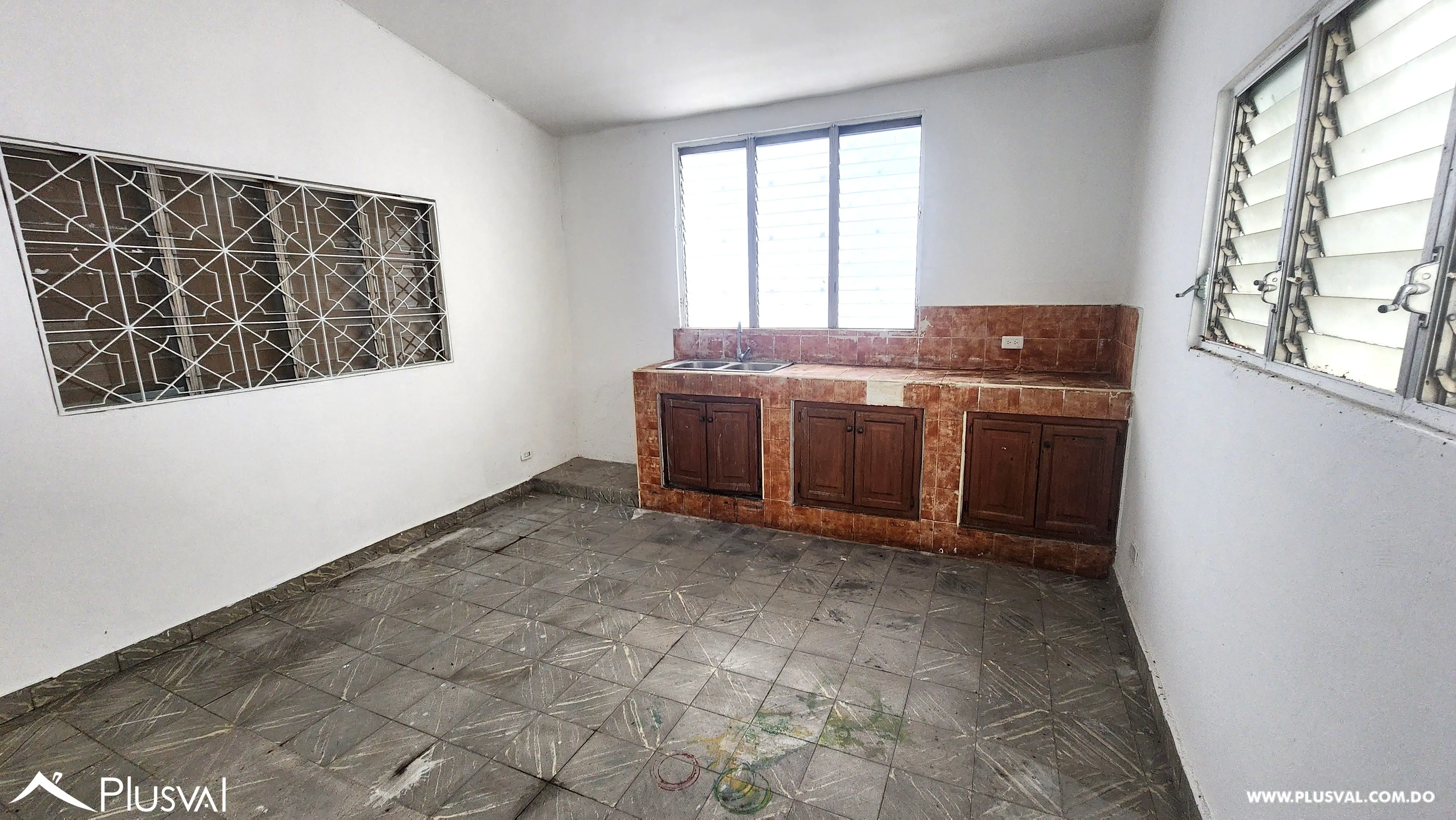 Se alquila casa para fines comerciales. 502709