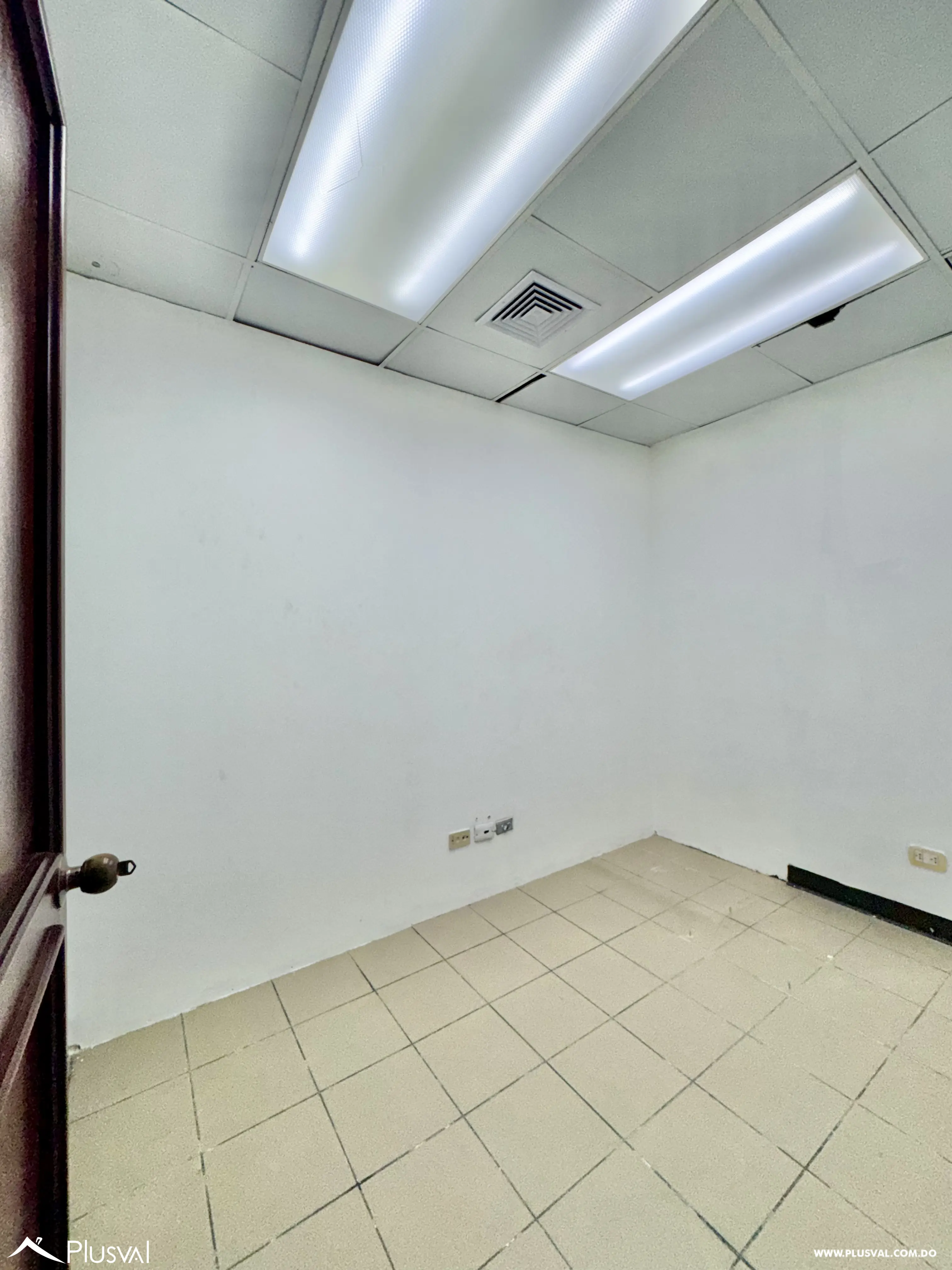 Alquilo Maravilloso Local en 2do Nivel en Torre Corporativa 519119