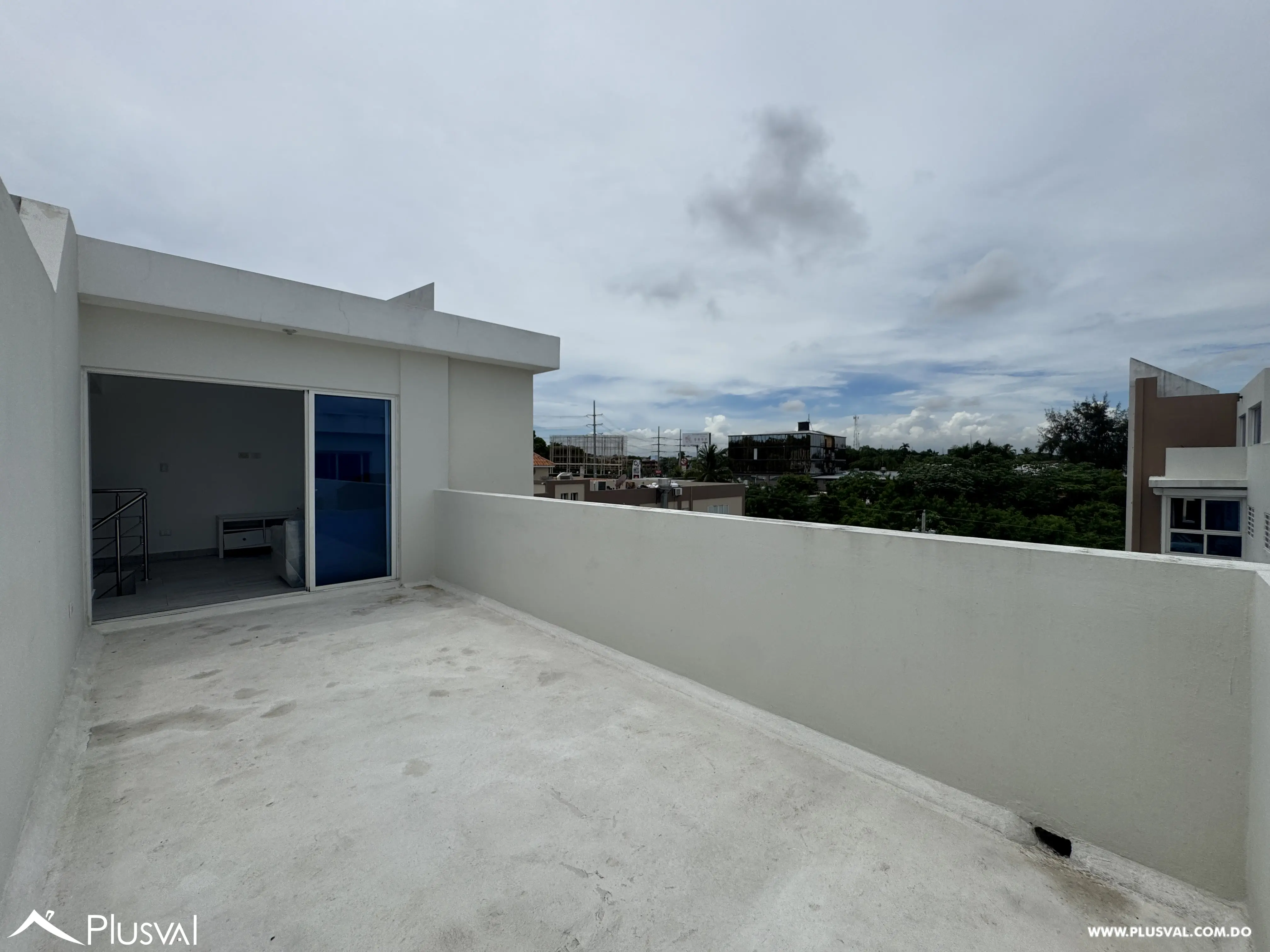 Penthouse en alquiler de 3 habitaciones con terraza en Altos de Arroyo Hondo 462860