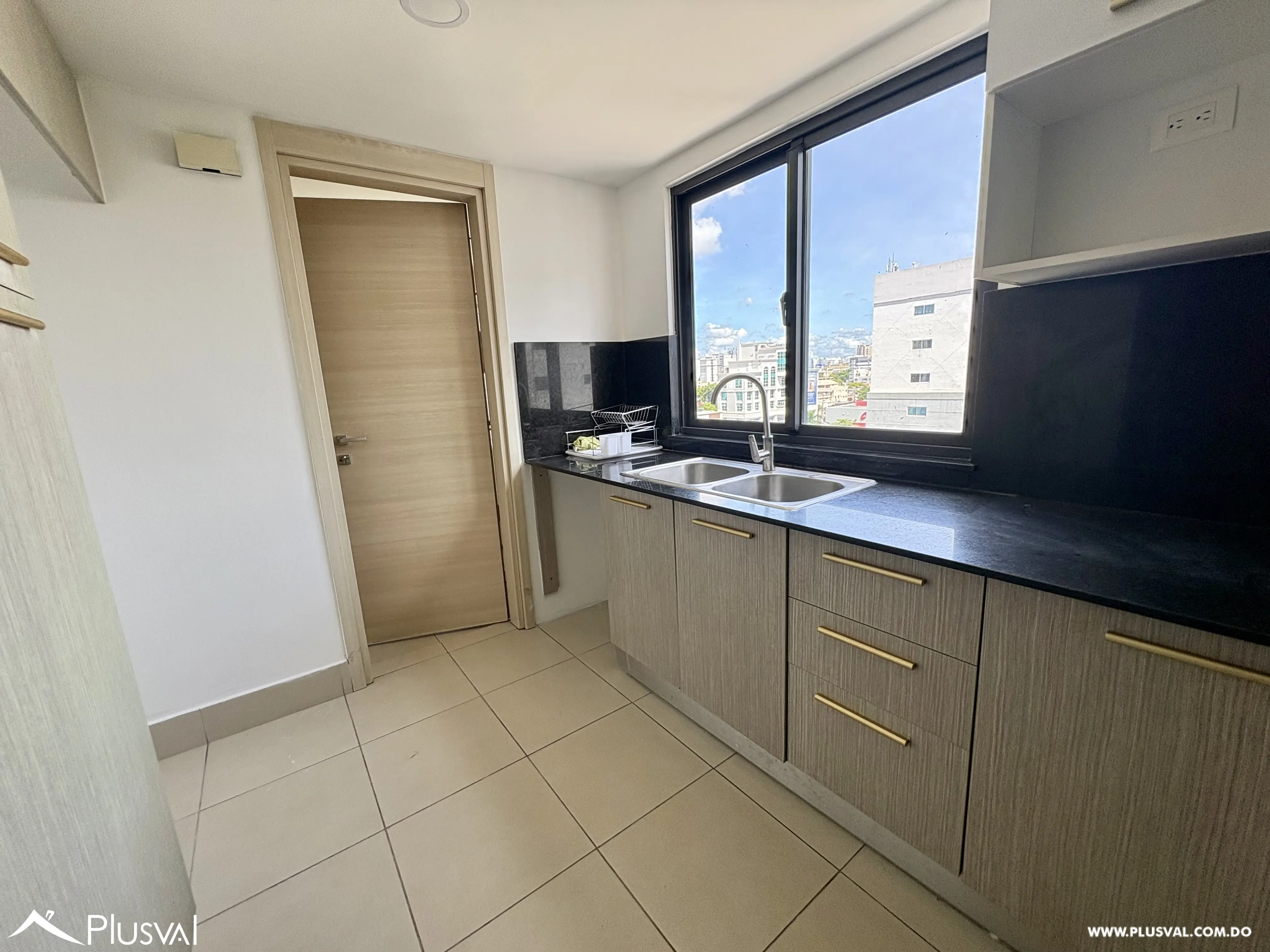 Apartamento en alquiler amueblado de 3 habitaciones y 3.5 baños en Piantini 467334