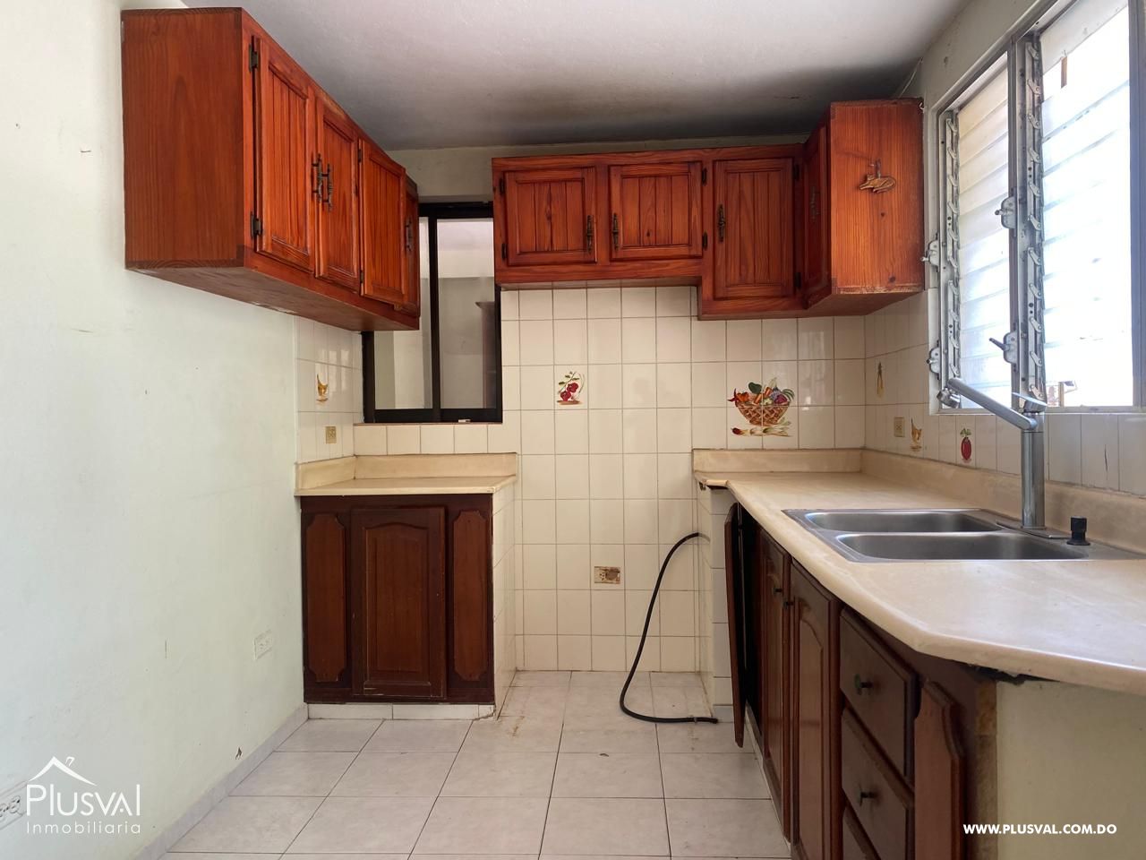 Casa de Dos Niveles en Zona Céntrica con Potencial para Rediseñar 452356