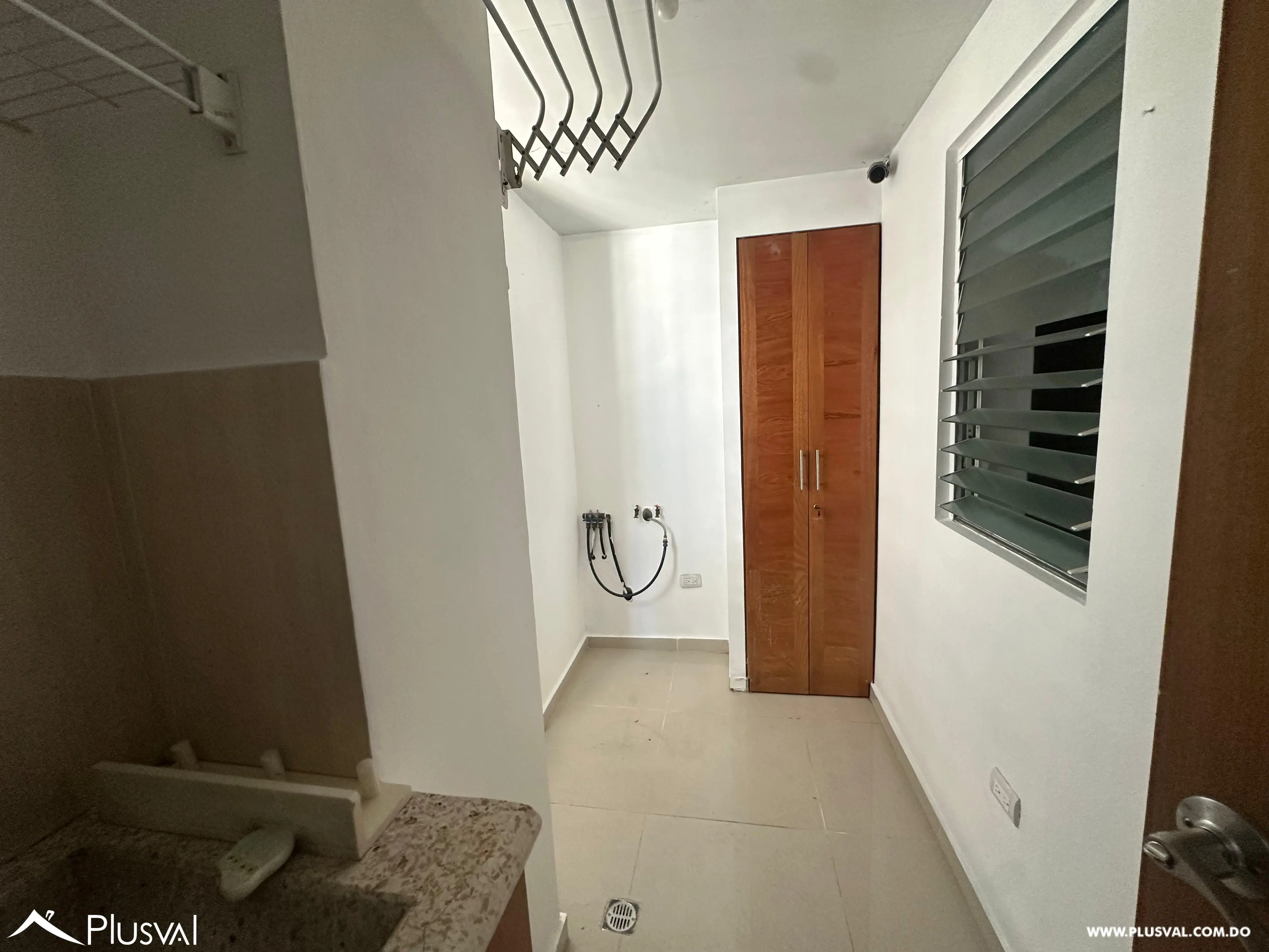 Venta de apartamento de 3 habitaciones en Evaristo Morales 484573