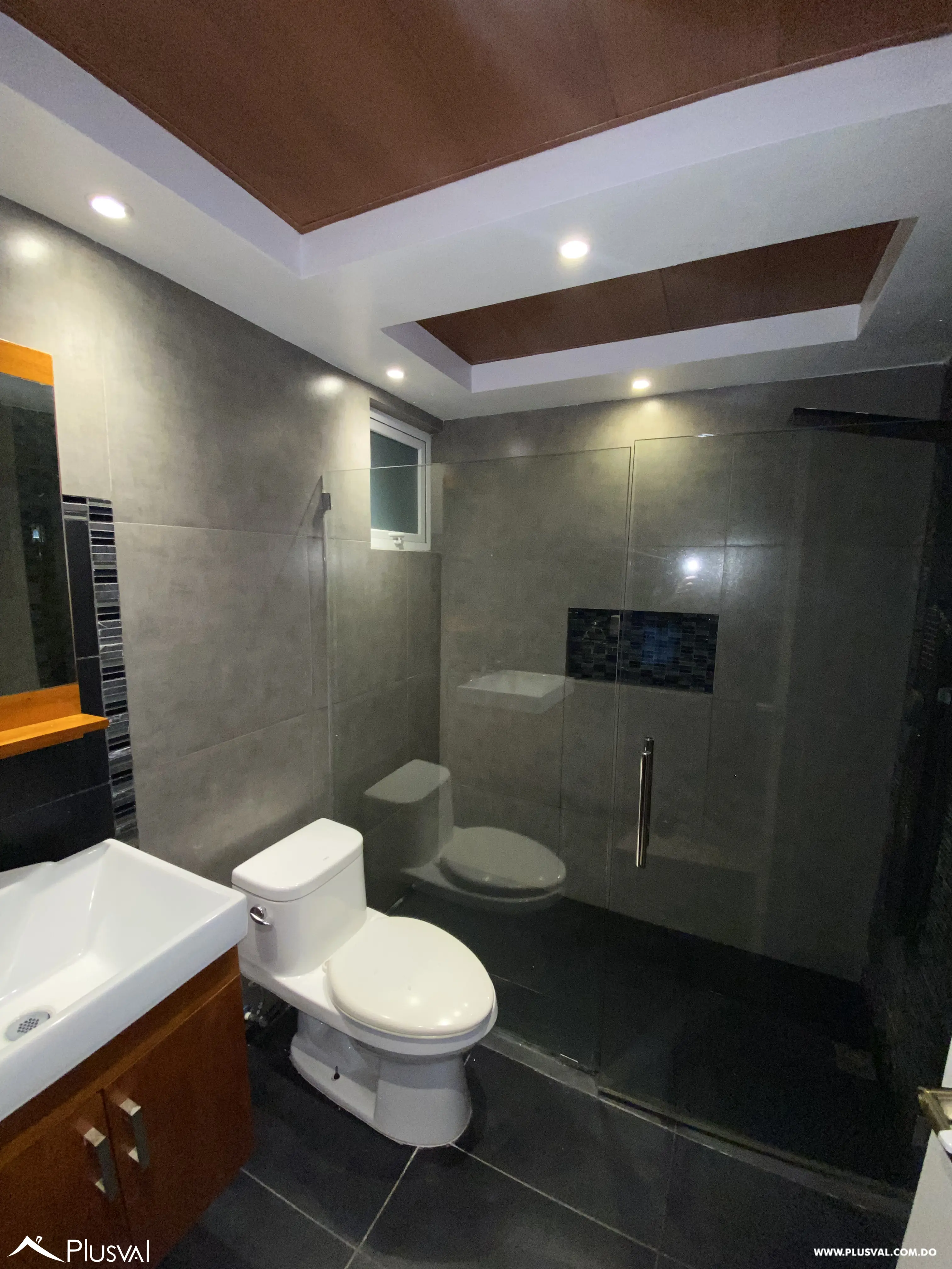 Se alquila amplio apartamento en Serralles. 469181