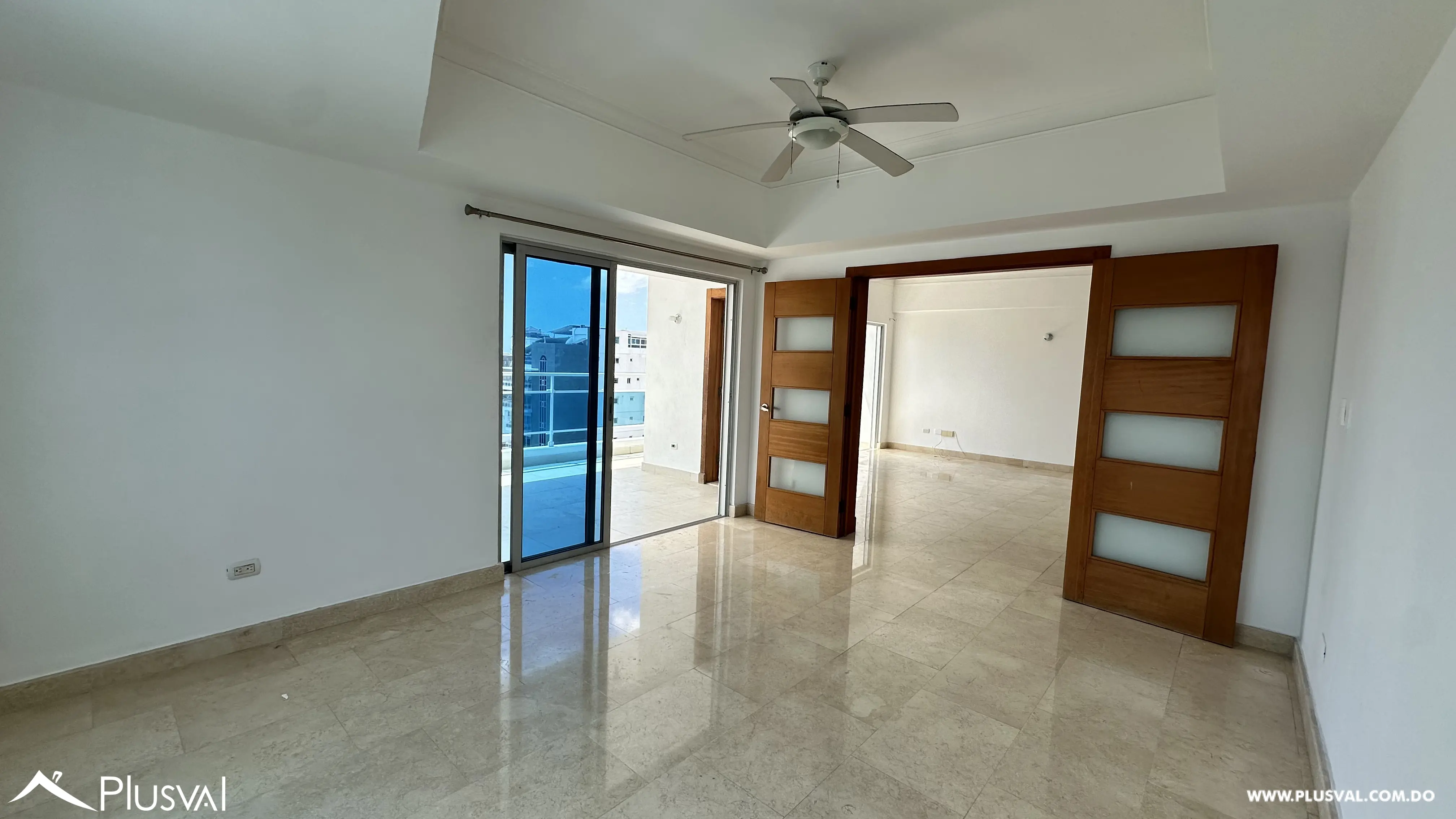 Apartamento en venta de 3 habitaciones con vista al mar en Avenida Enriquillo, piso alto y 3 parqueos 499601