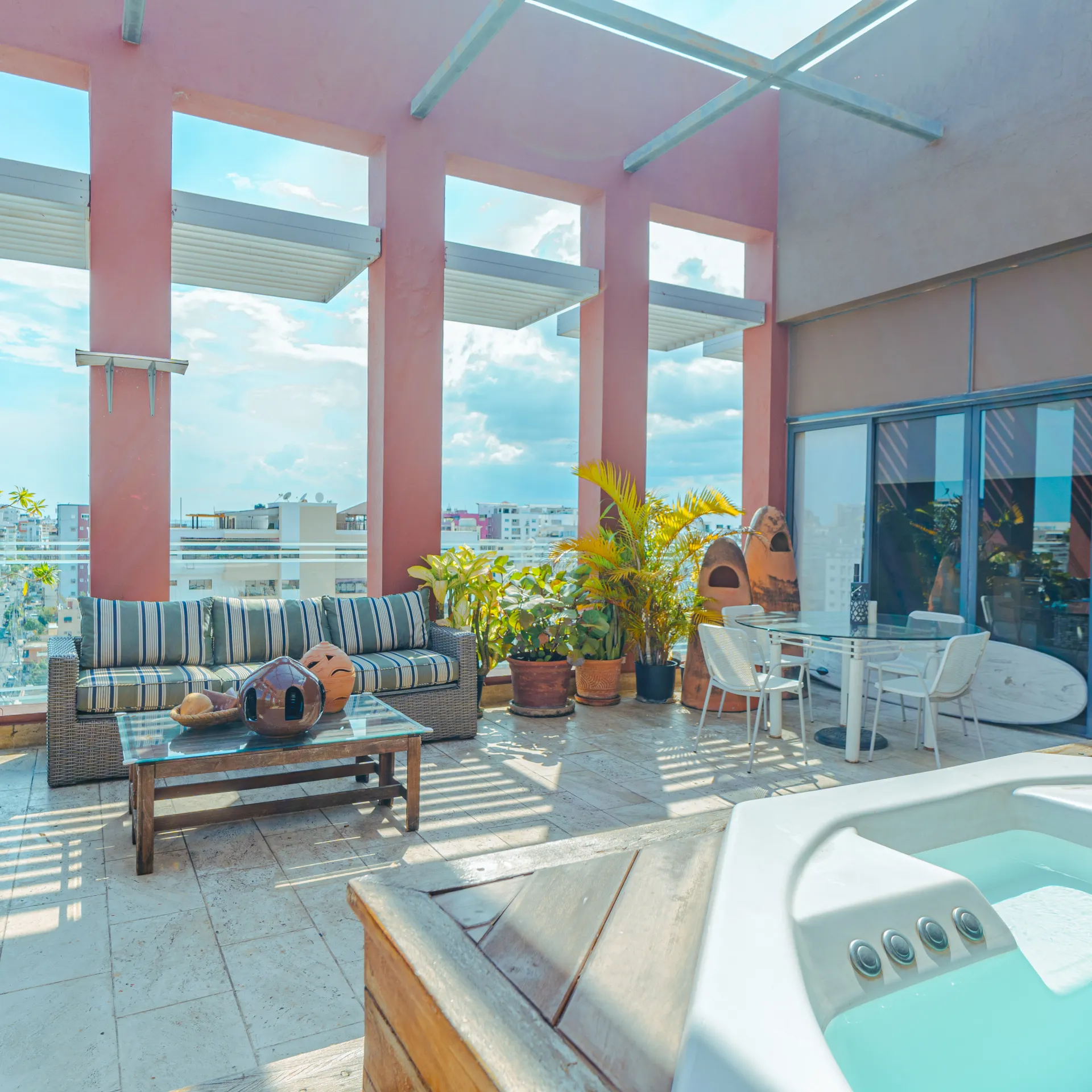 Pent-house con terraza privada y 3 parqueos en Evaristo Morales 435833