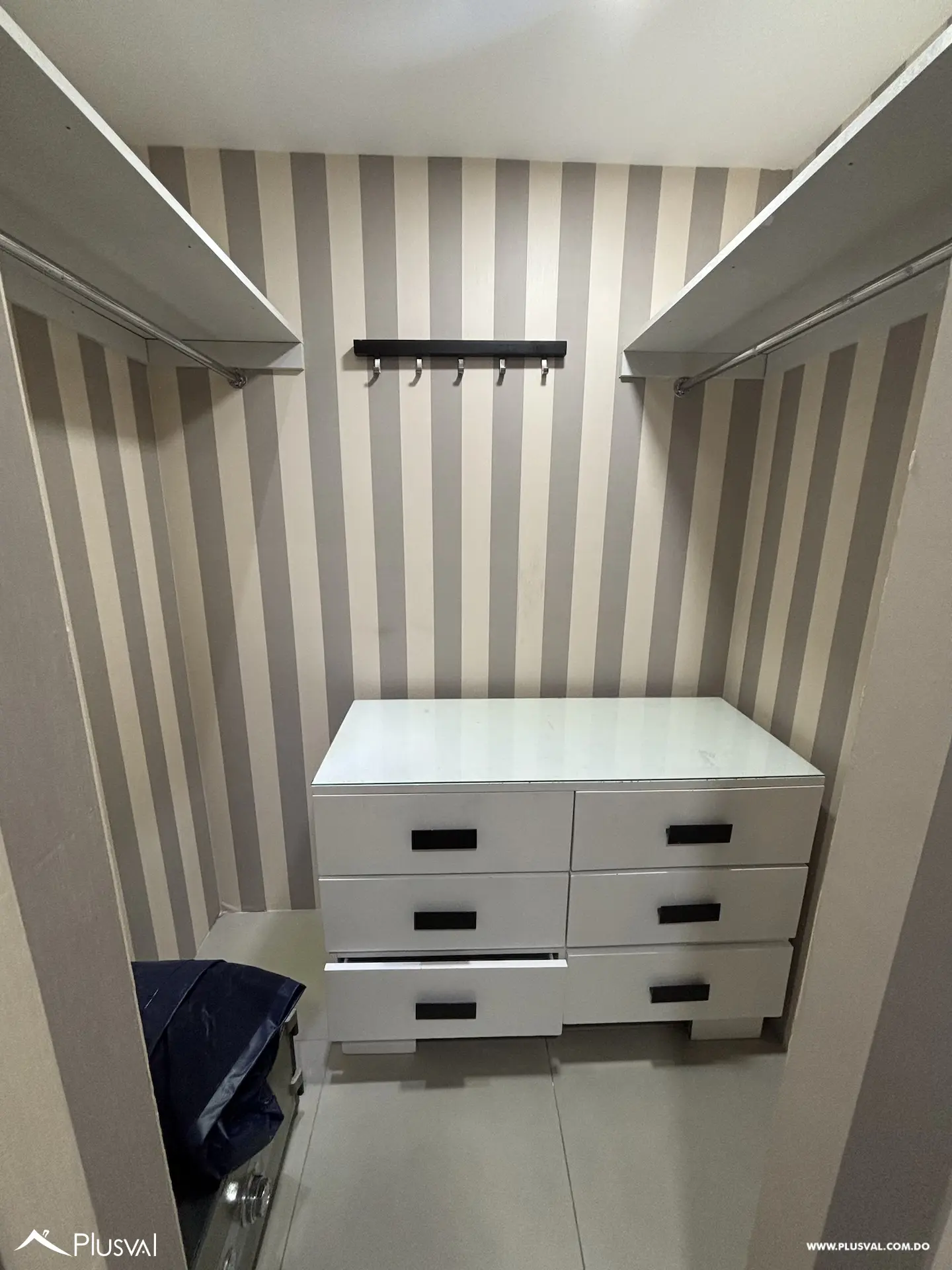 Alquiler Apartamento Moderno Amueblado en Evaristo Morales 512679