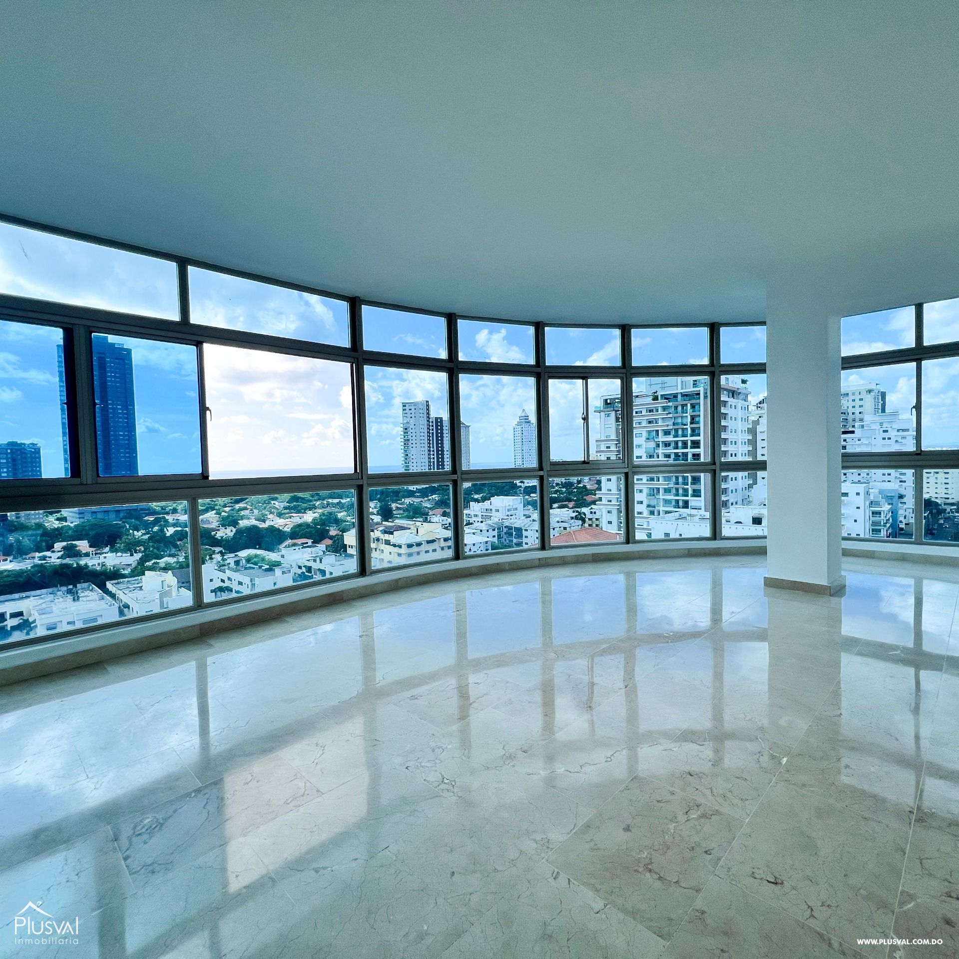 Impresionante PentHouse de tres niveles a pasos del parque Mirador Sur, con ascensor interno. 435391