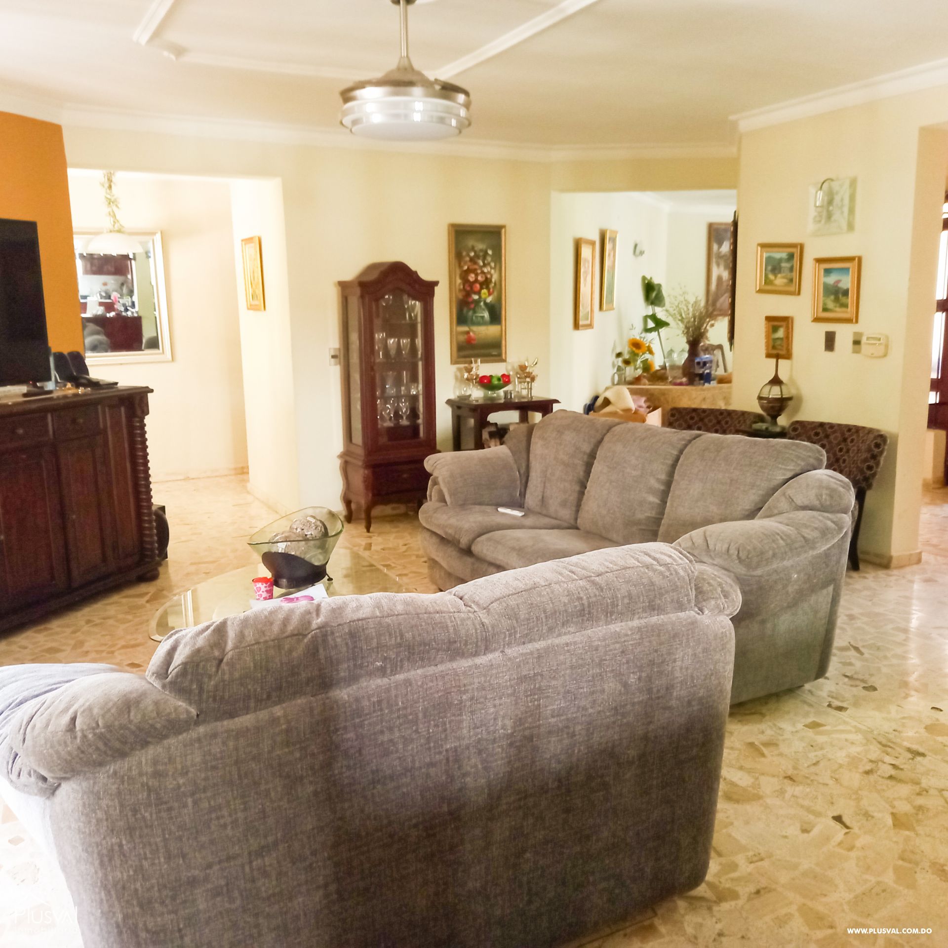 Casa de dos niveles en Los Laureles 176375