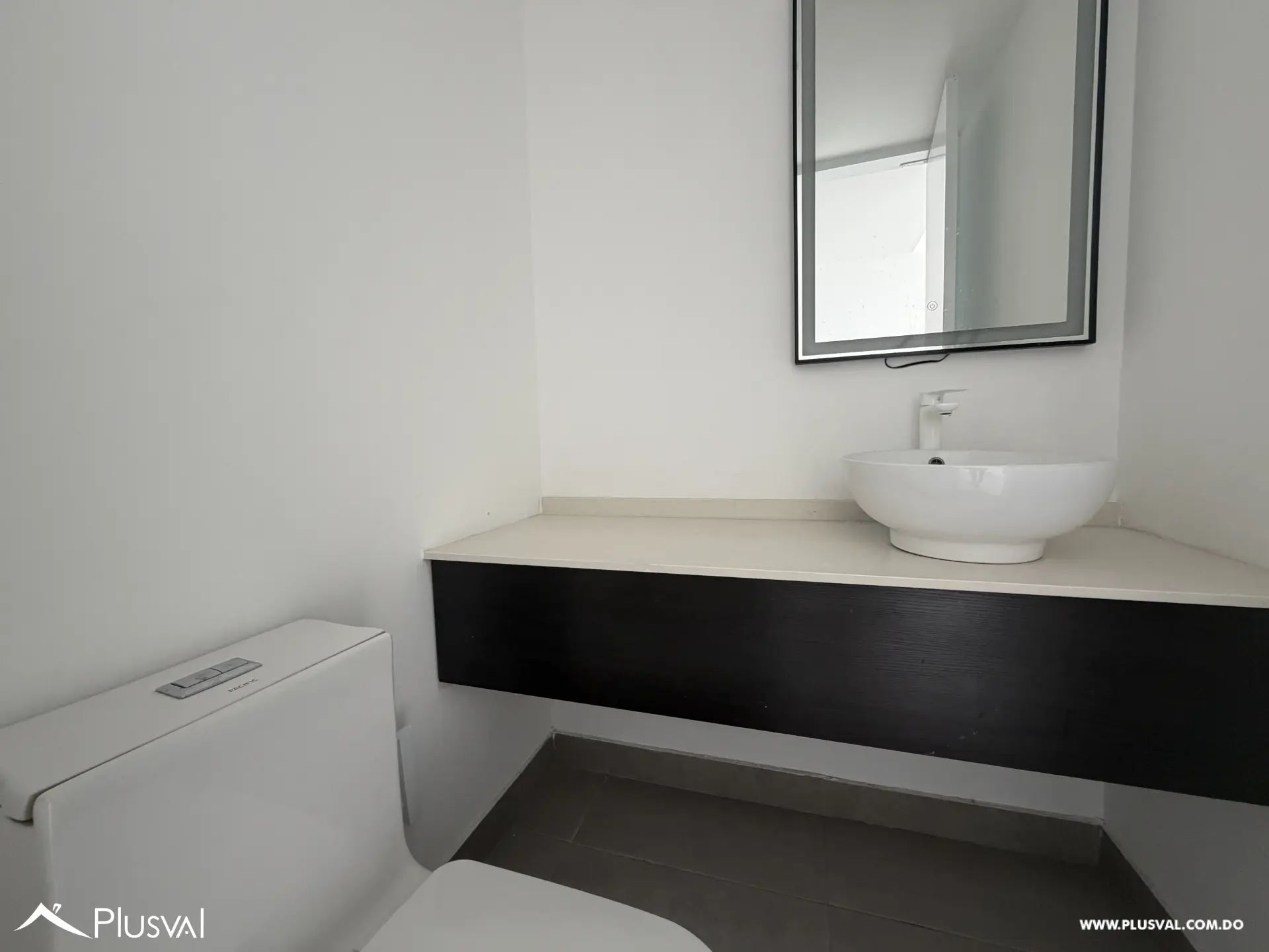 Alquiler de apto tipo loft, de 2 habitaciones en Evaristo Morales. 524872