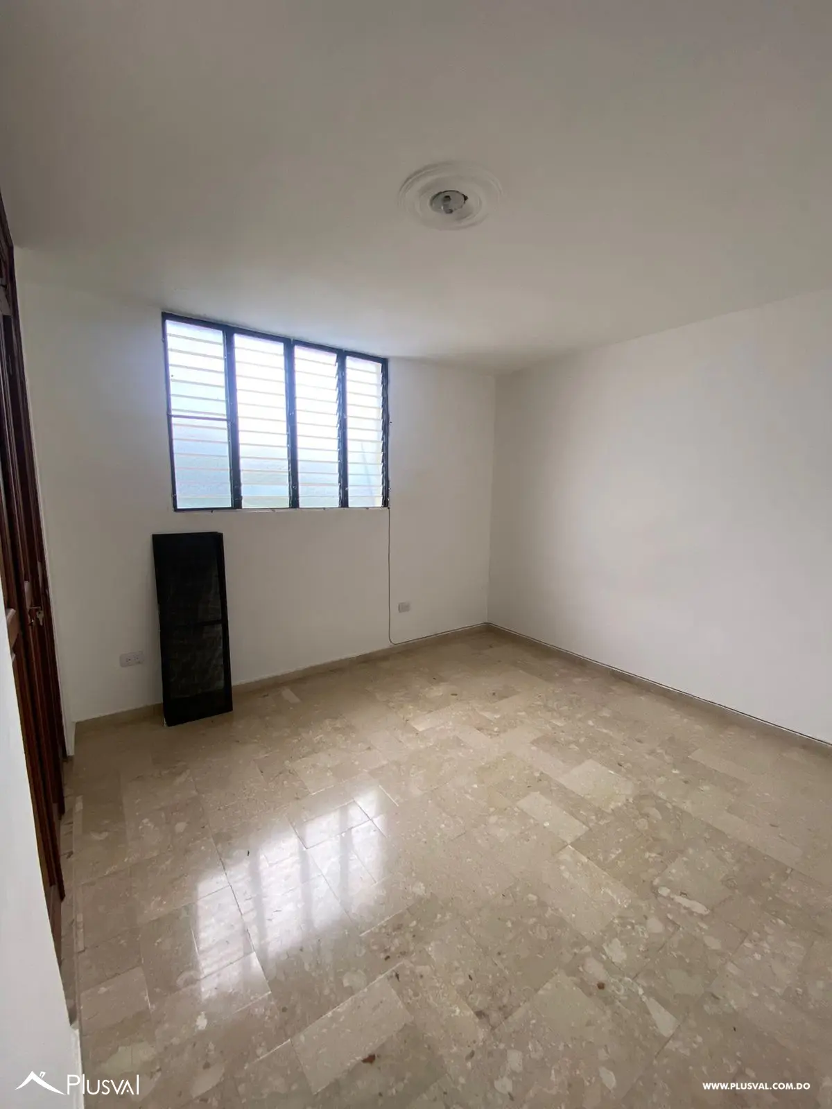 Apartamento en 3er Nivel Espacioso y en Alquiler en la Esmeralda, Santiago de los Caballeros 485354