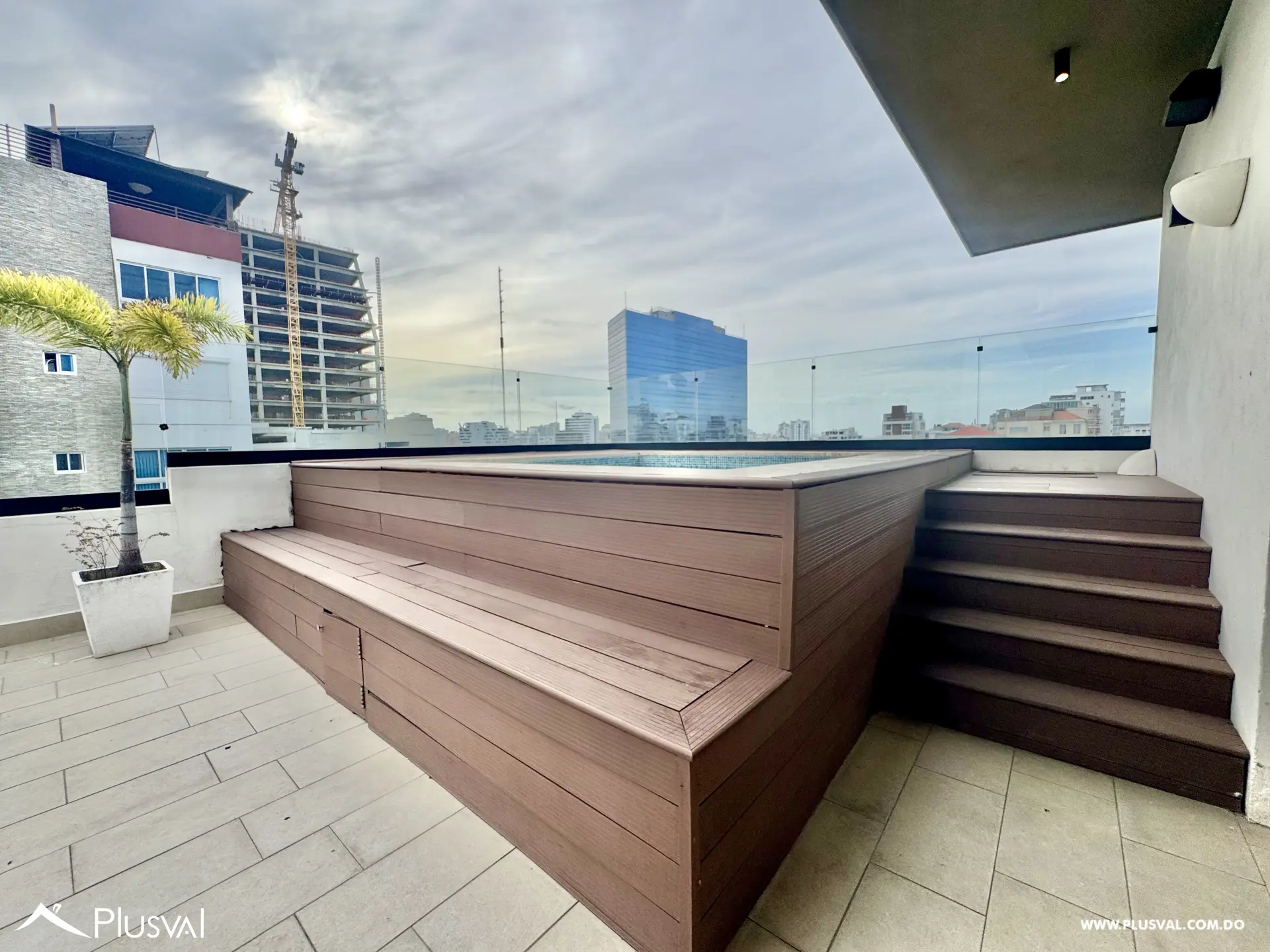 Alquilo Maravilloso Apartamento en  Piso Alto en el Corazon de Naco 527541