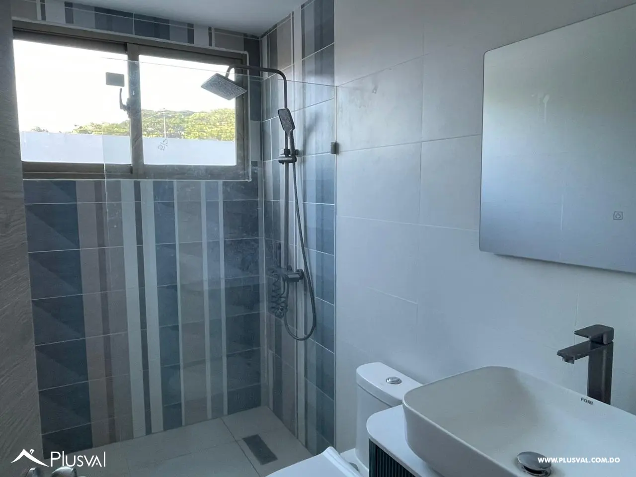 Apartamento en 1er Nivel con Tres Habitaciones y Family Room en La Vega 524725