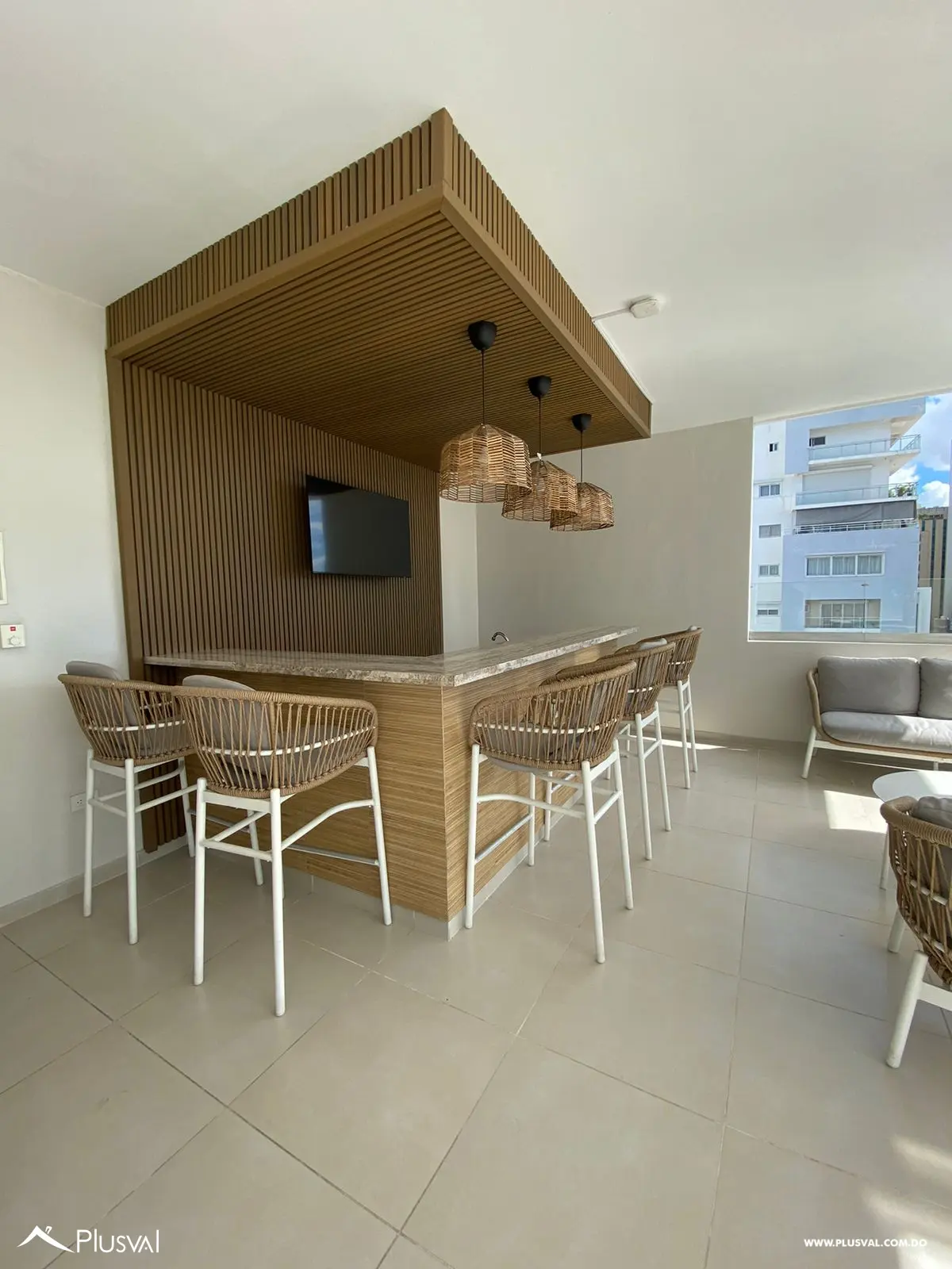 Amplio apartamento para alquiler en Evaristo Morales. 472756