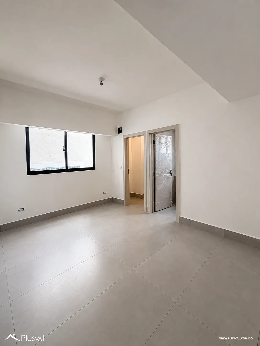 Apartamento en venta de 3 habitaciones en Evaristo Morales 531582